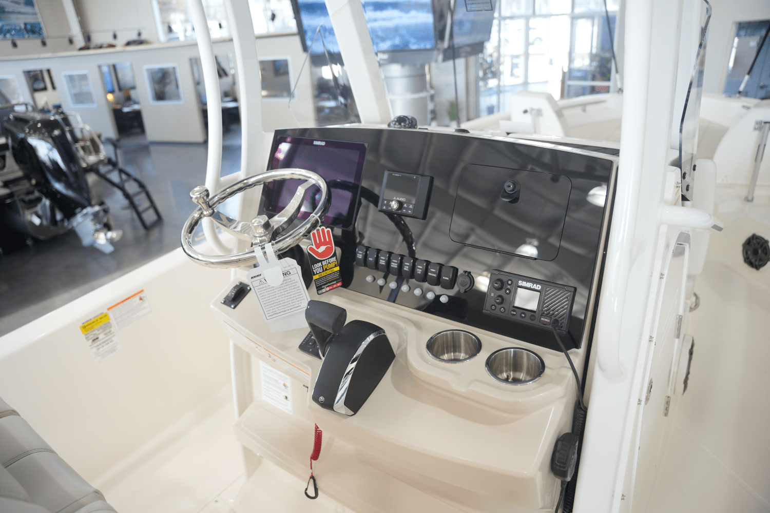 2025 Boston Whaler 250 Dauntless Image Thumbnail #11