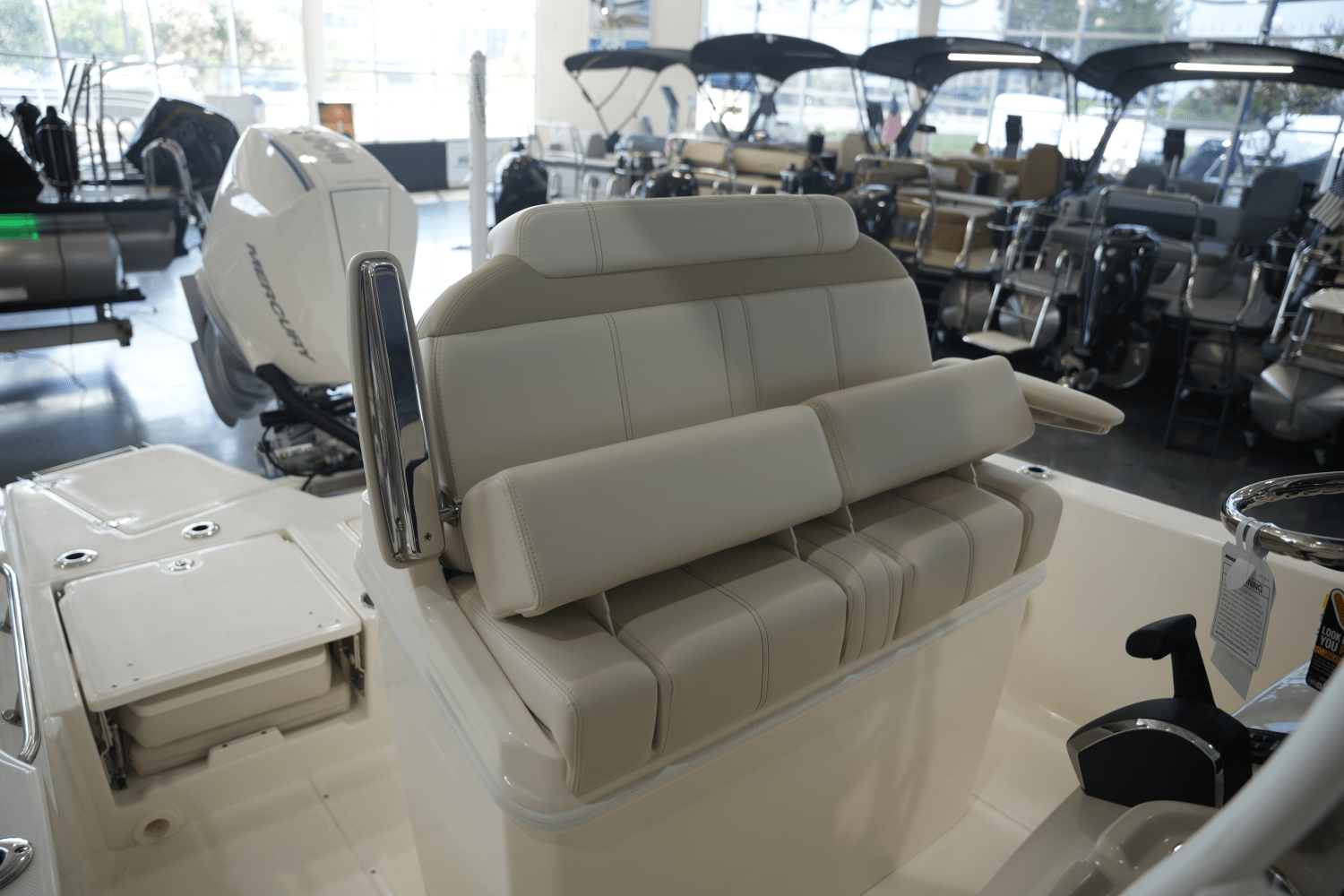 2025 Boston Whaler 250 Dauntless Image Thumbnail #10