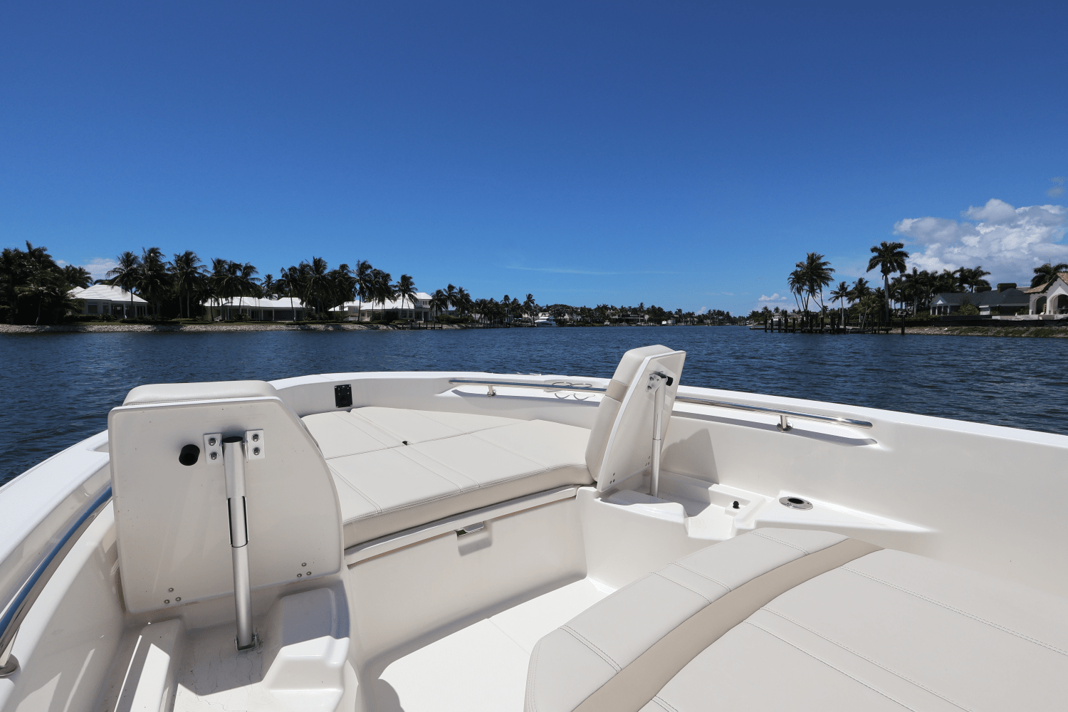 2025 Boston Whaler 250 Dauntless Image Thumbnail #17
