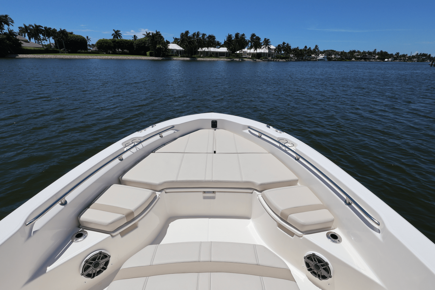 2025 Boston Whaler 250 Dauntless Image Thumbnail #14