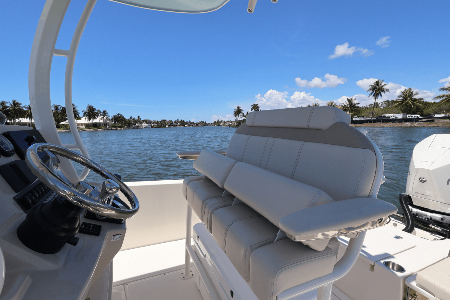 2025 Boston Whaler 250 Dauntless Image Thumbnail #23