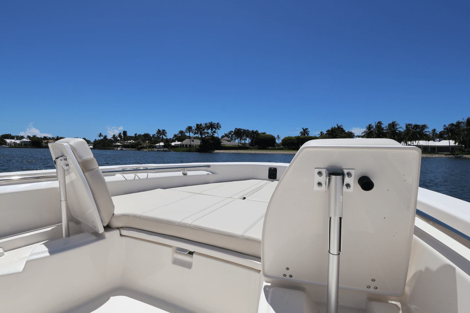 2025 Boston Whaler 250 Dauntless Image Thumbnail #16