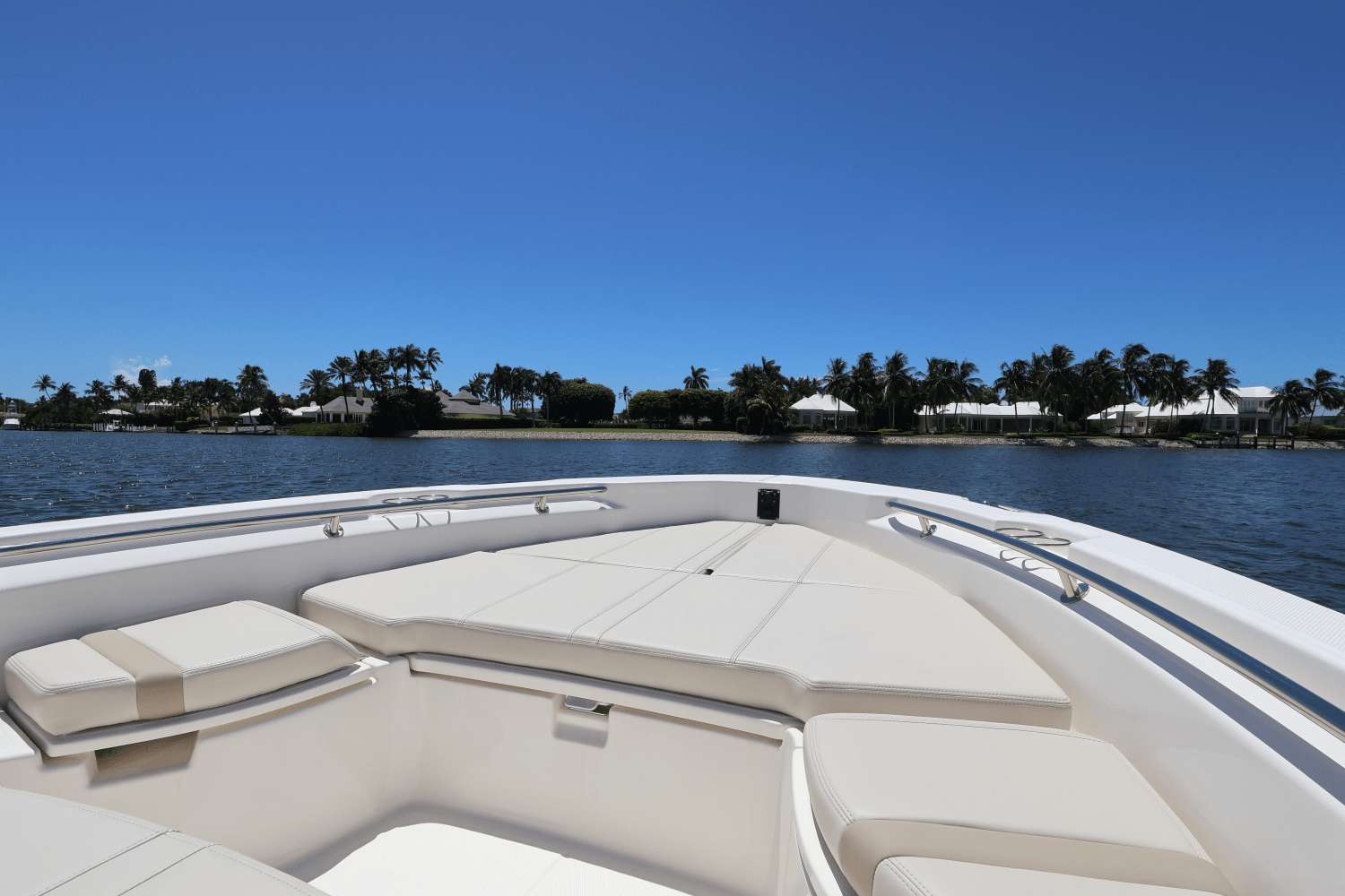 2025 Boston Whaler 250 Dauntless Image Thumbnail #18