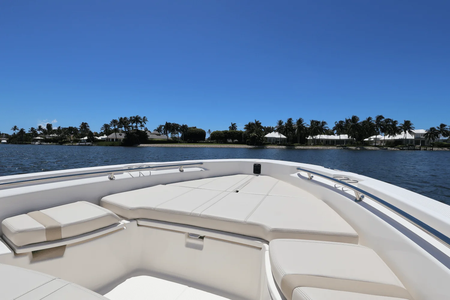 2025 Boston Whaler 250 Dauntless Image Thumbnail #18