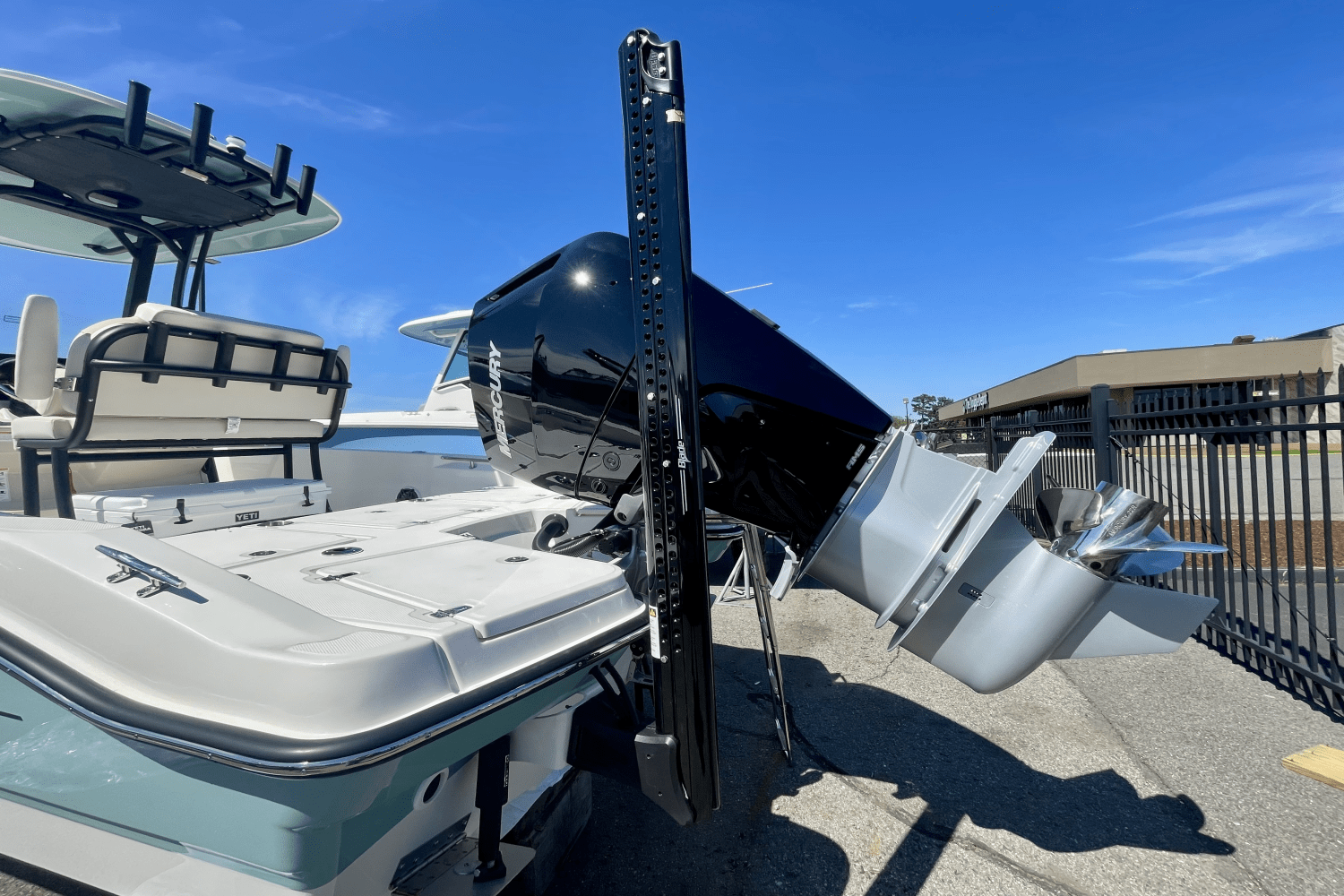2025 Boston Whaler 250 Dauntless Image Thumbnail #3