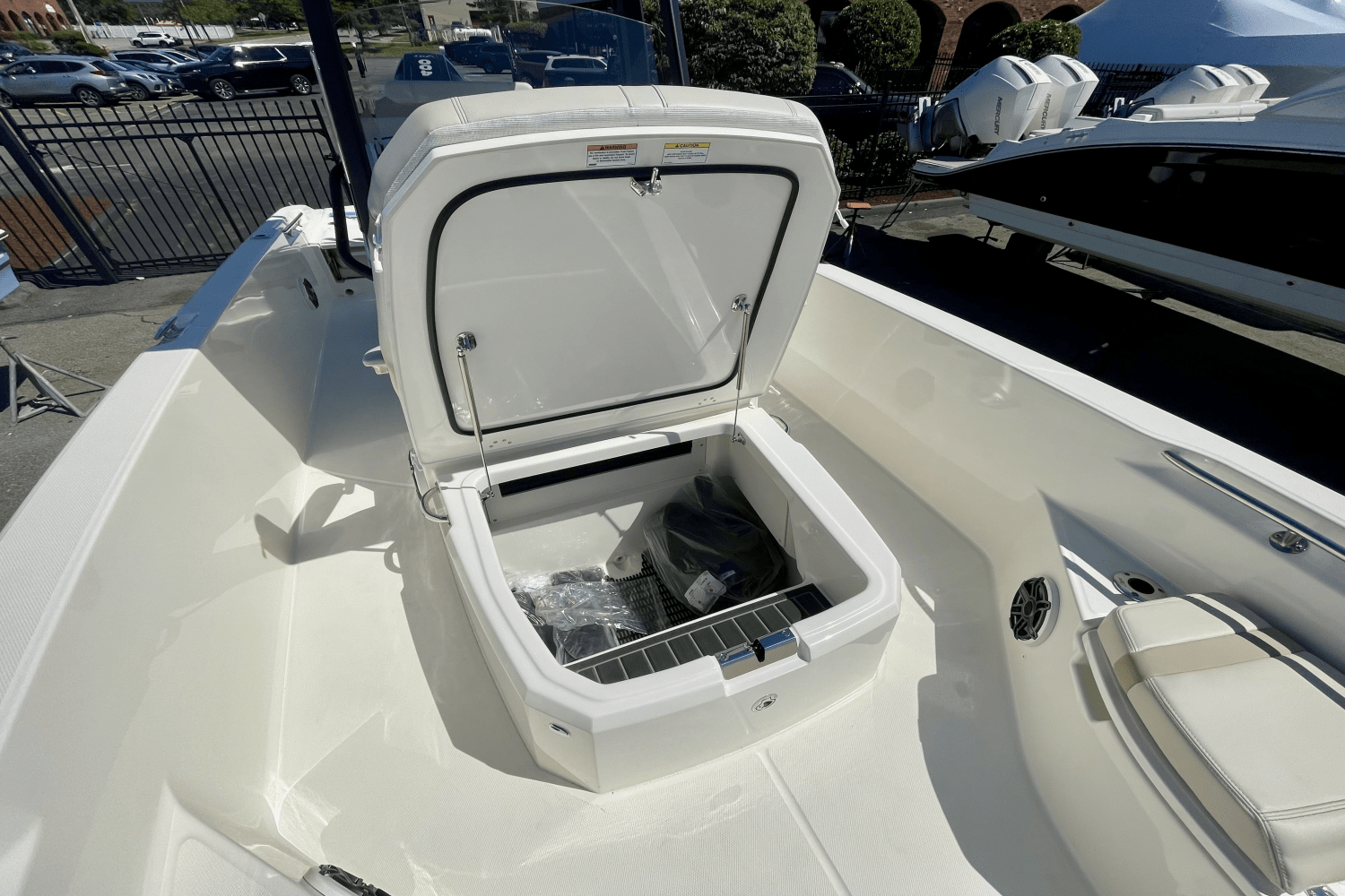 2025 Boston Whaler 250 Dauntless Image Thumbnail #21