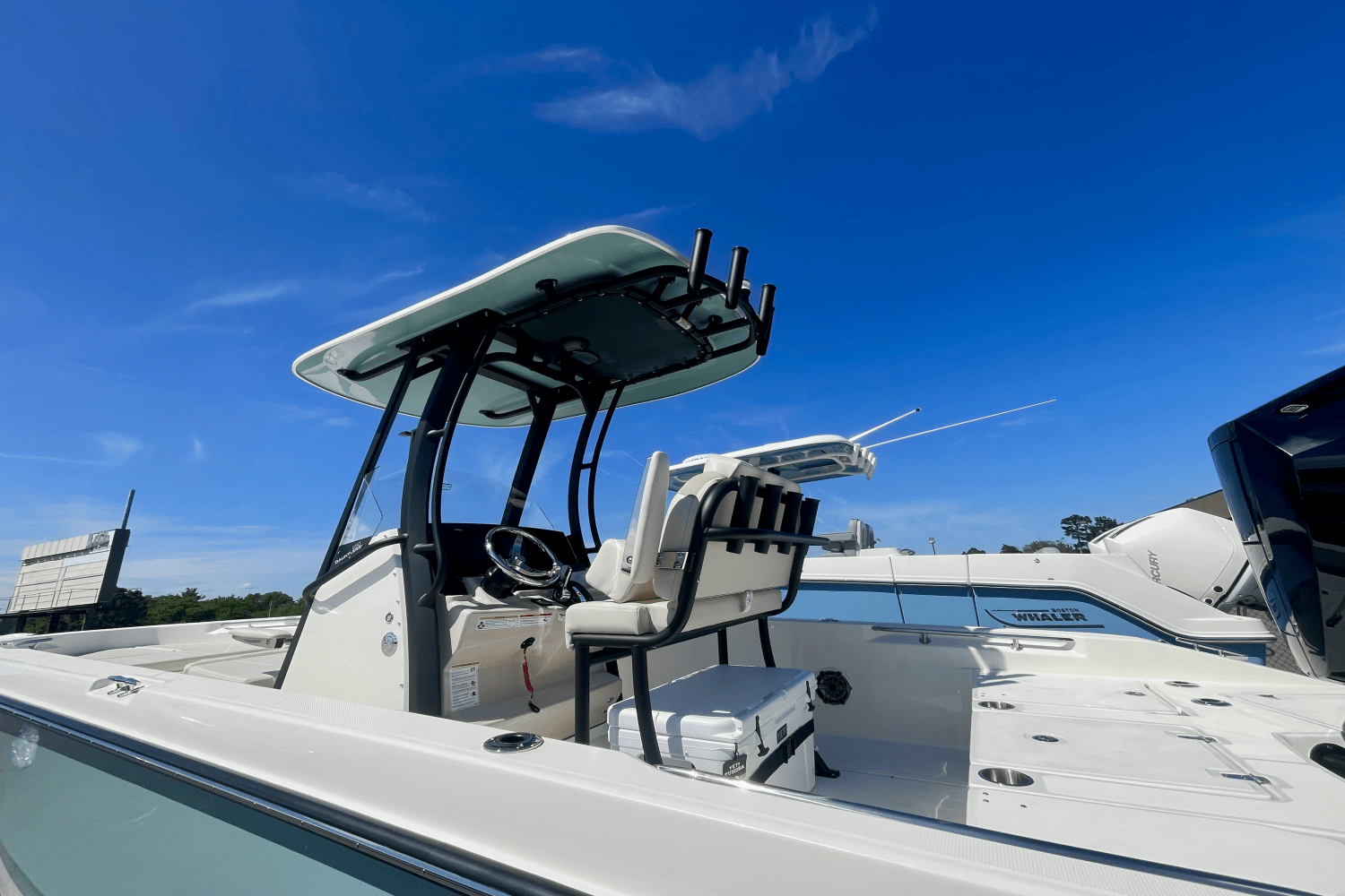 2025 Boston Whaler 250 Dauntless Image Thumbnail #2