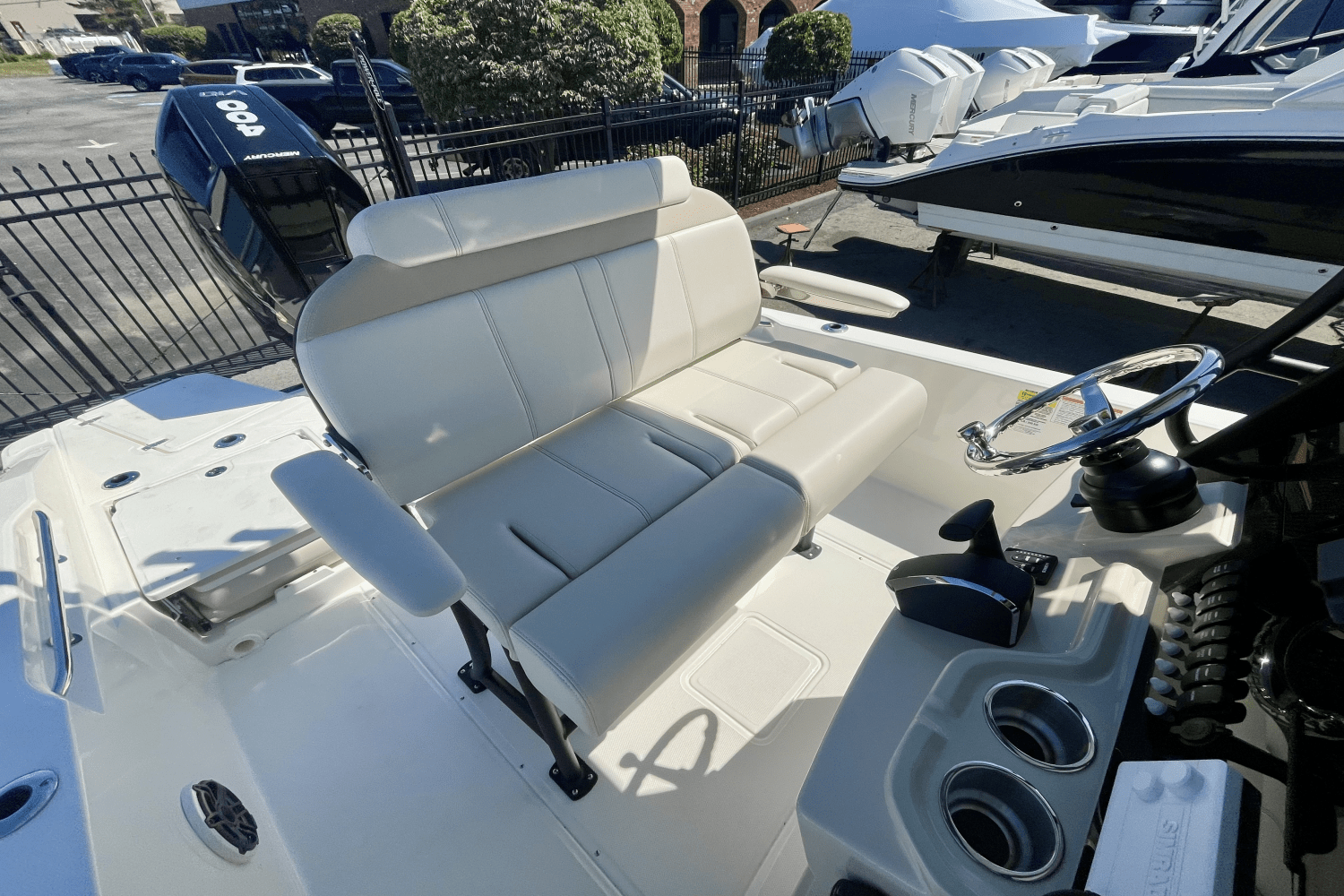 2025 Boston Whaler 250 Dauntless Image Thumbnail #11