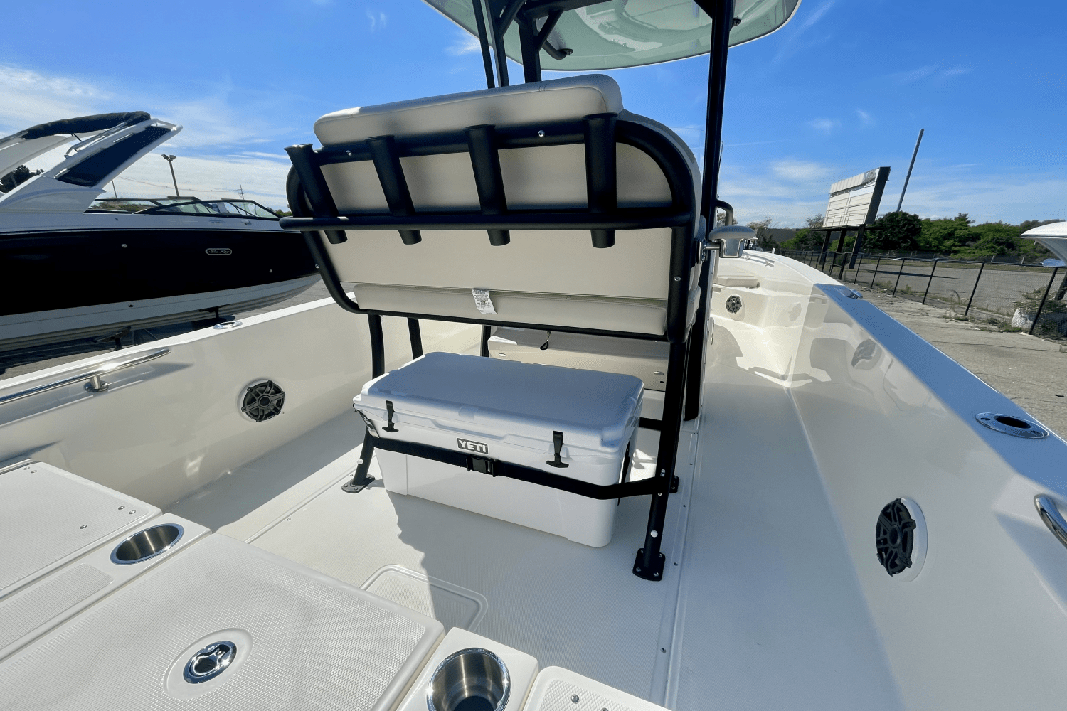 2025 Boston Whaler 250 Dauntless Image Thumbnail #8