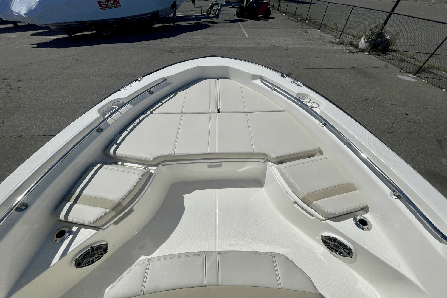 2025 Boston Whaler 250 Dauntless Image Thumbnail #17