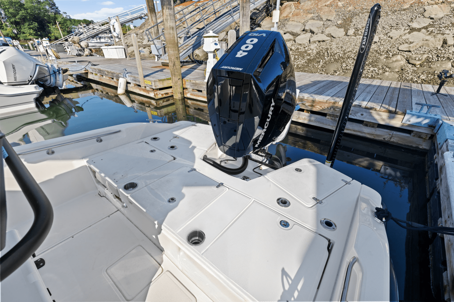2025 Boston Whaler 250 Dauntless Image Thumbnail #15