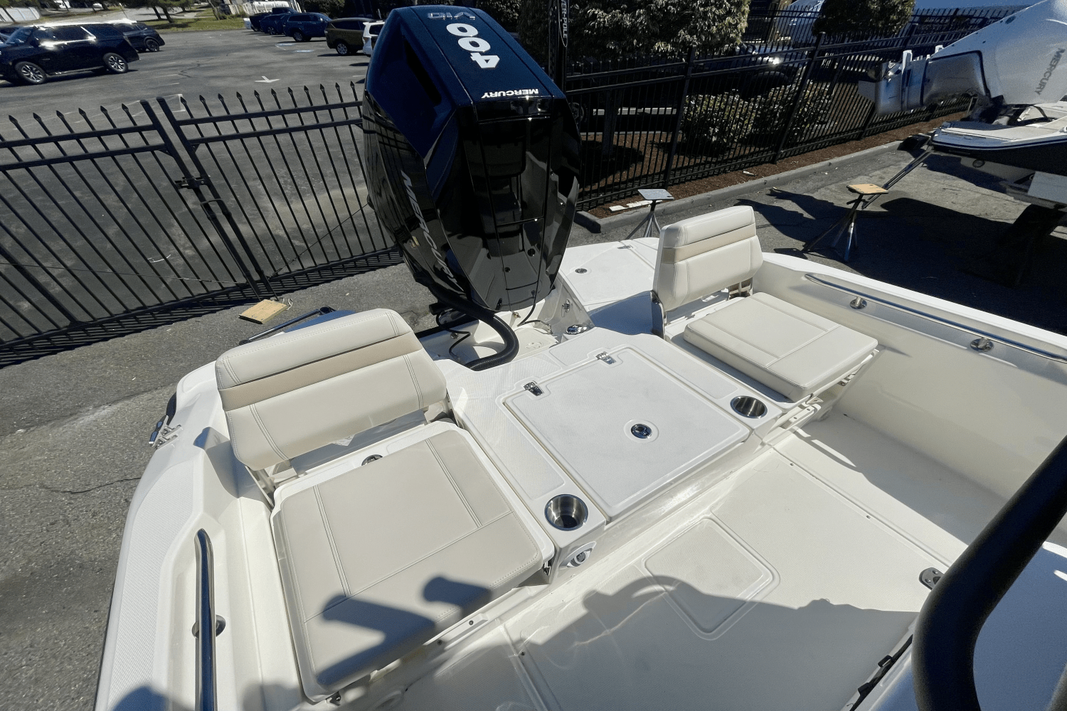 2025 Boston Whaler 250 Dauntless Image Thumbnail #6