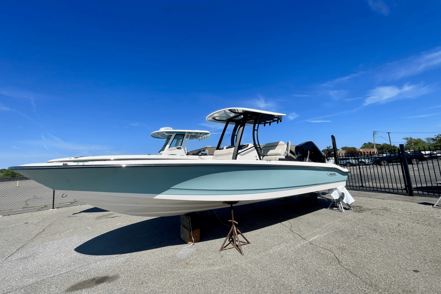 2025 Boston Whaler 250 Dauntless Image Thumbnail #1
