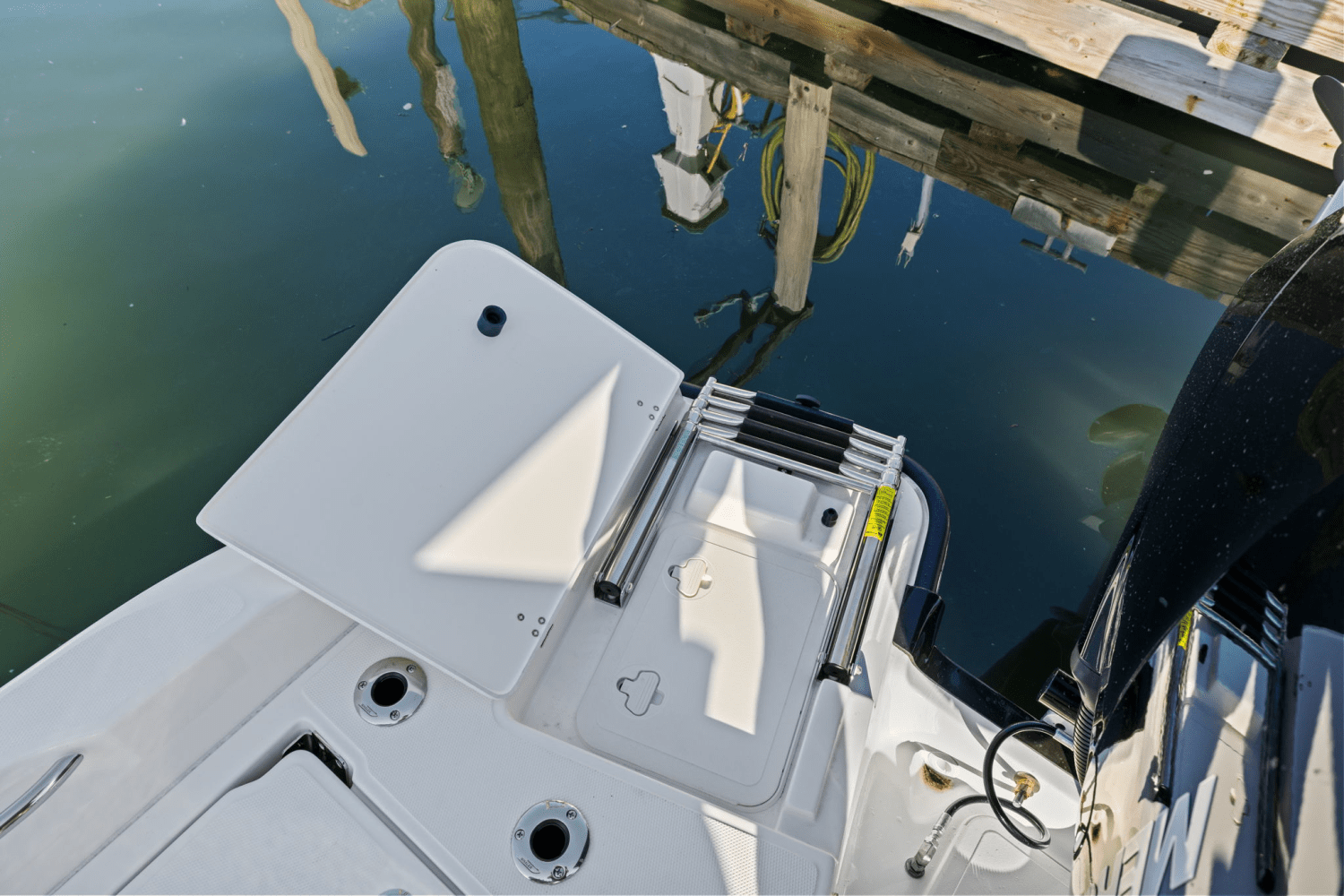 2025 Boston Whaler 250 Dauntless Image Thumbnail #16