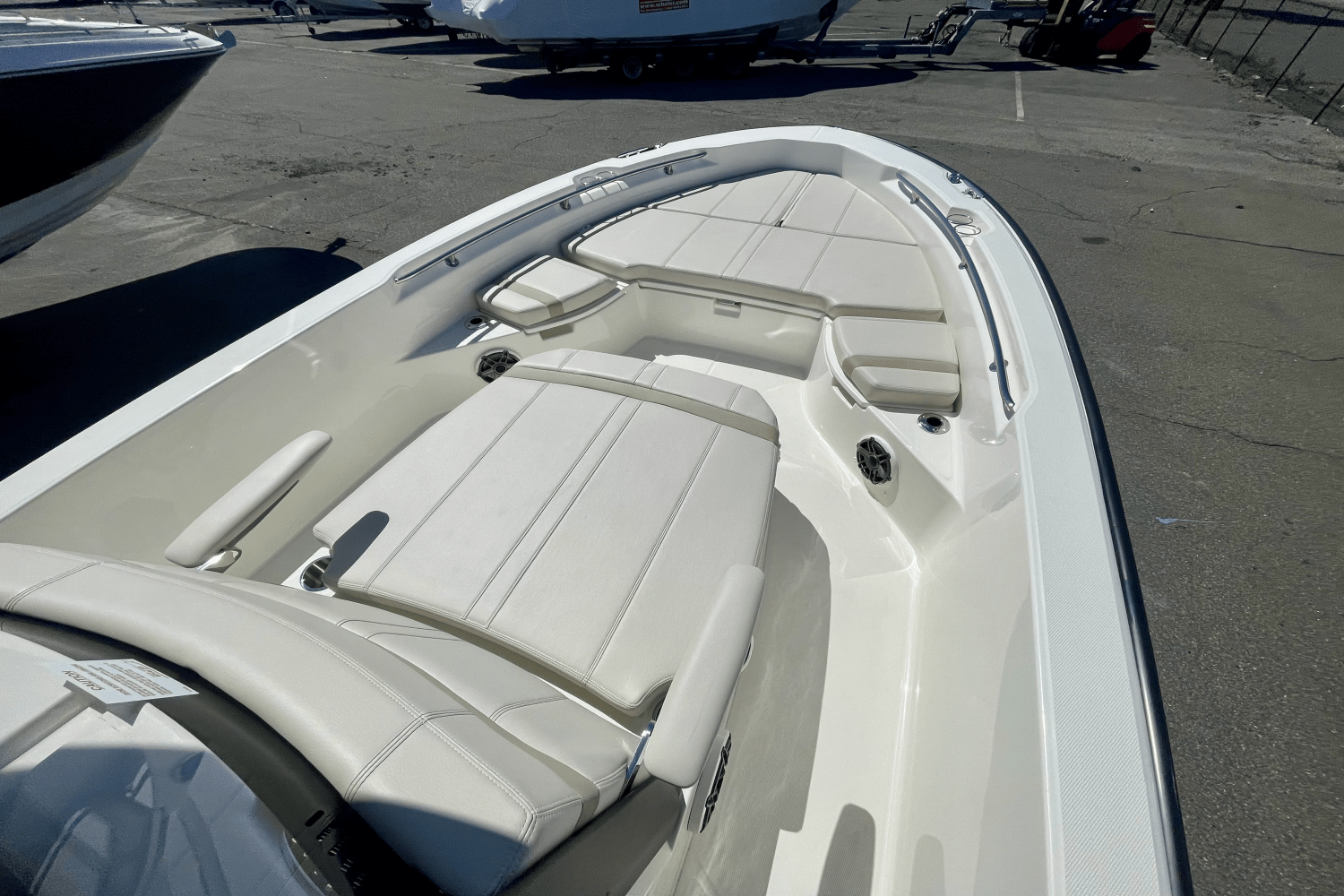2025 Boston Whaler 250 Dauntless Image Thumbnail #16