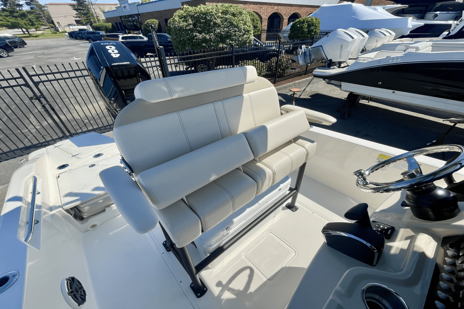 2025 Boston Whaler 250 Dauntless Image Thumbnail #10