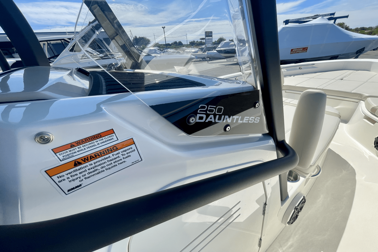 2025 Boston Whaler 250 Dauntless Image Thumbnail #13