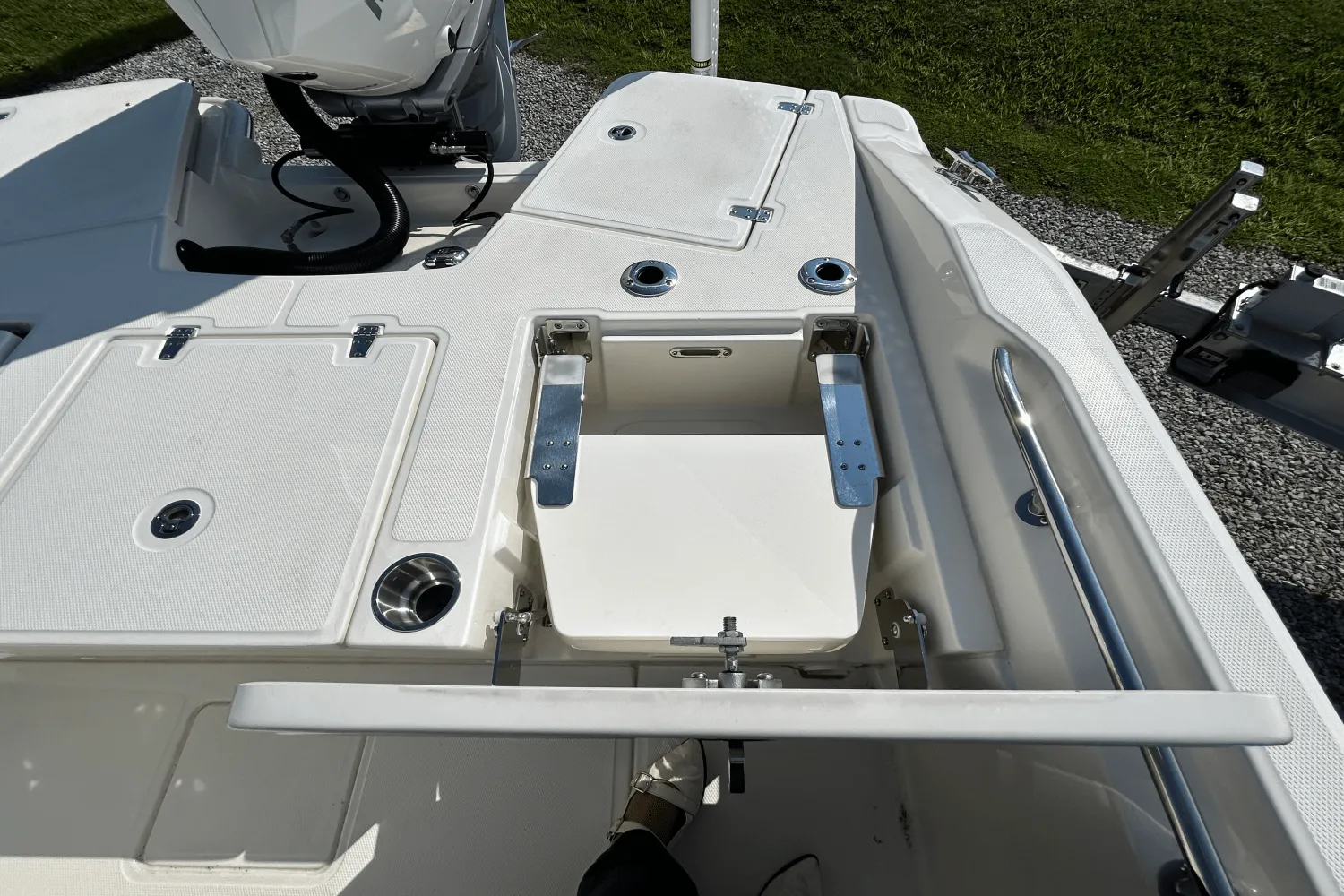 2026 Boston Whaler 250 Dauntless Image Thumbnail #11