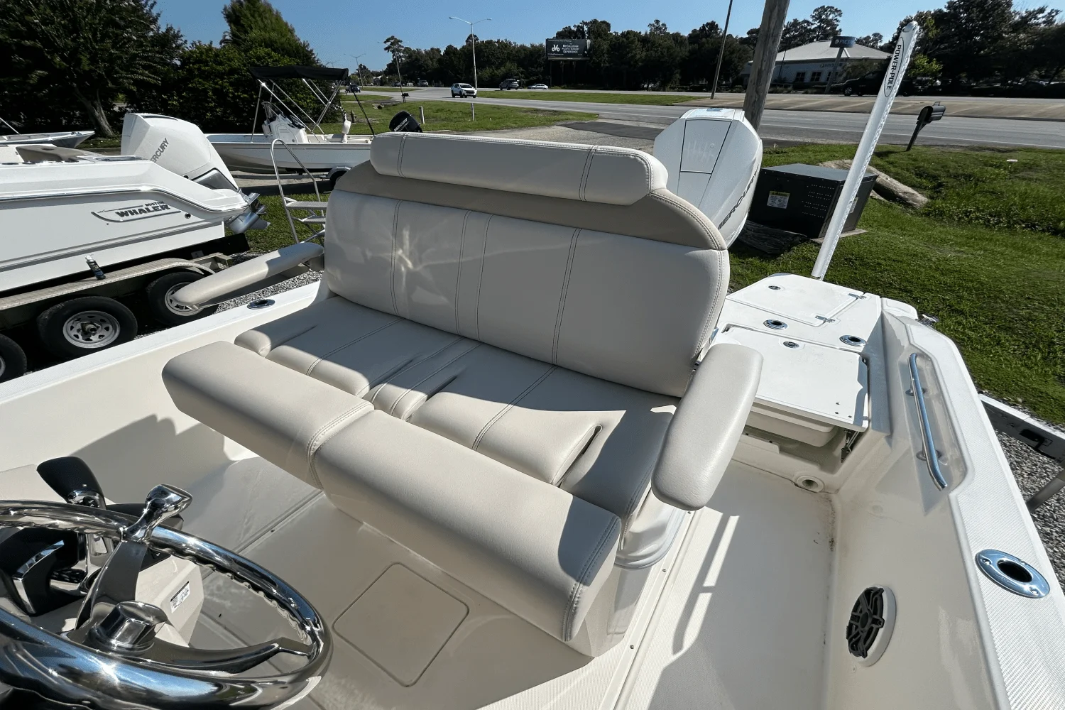 2026 Boston Whaler 250 Dauntless Image Thumbnail #15