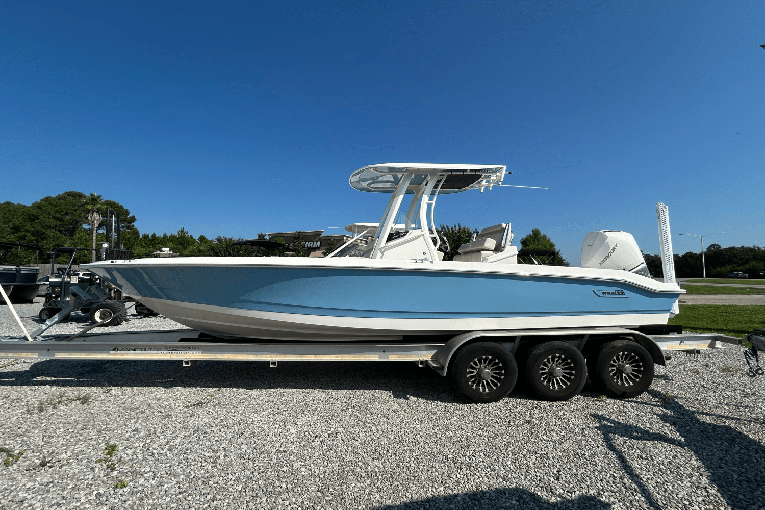 2026 Boston Whaler 250 Dauntless Image Thumbnail #0