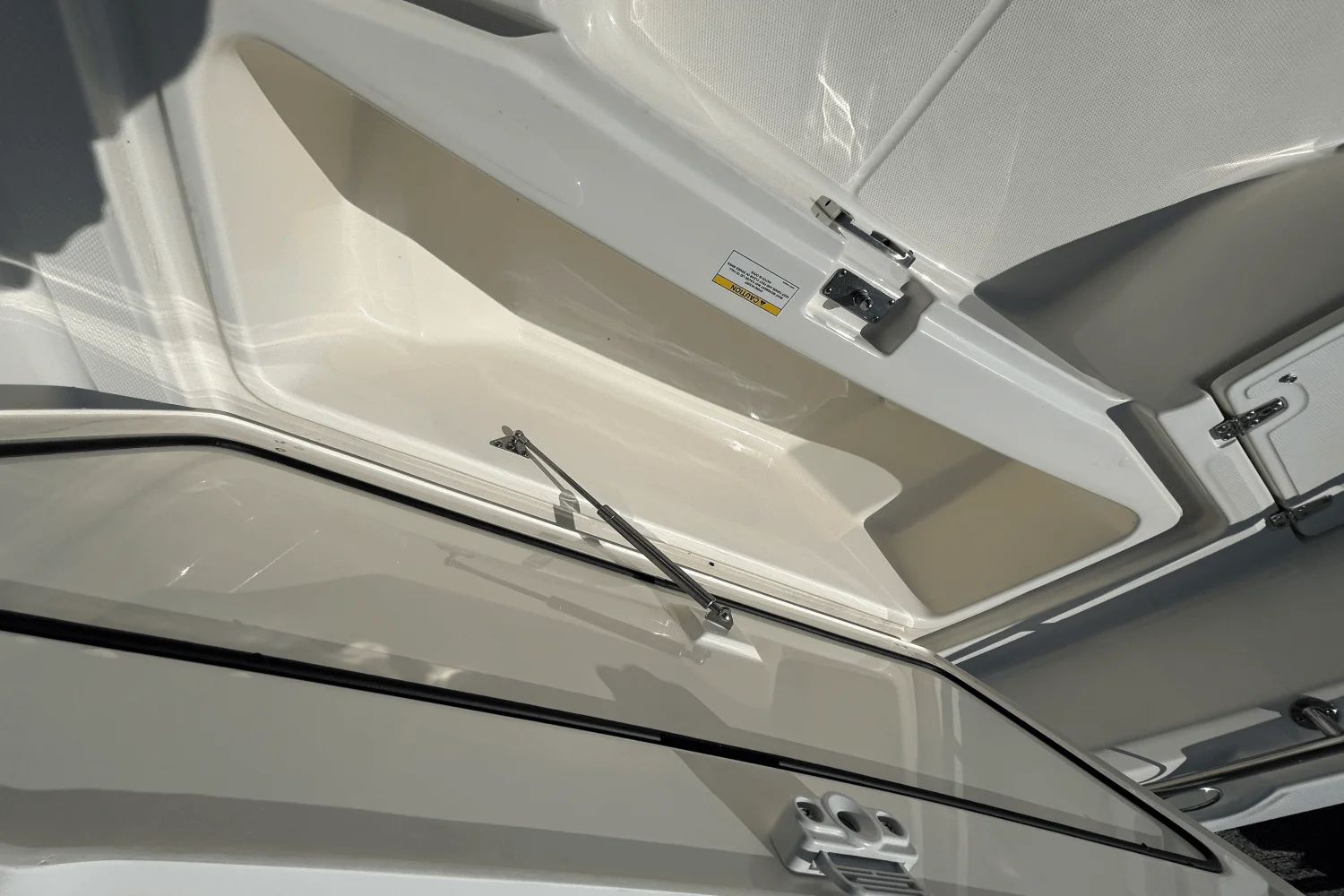 2026 Boston Whaler 250 Dauntless Image Thumbnail #17