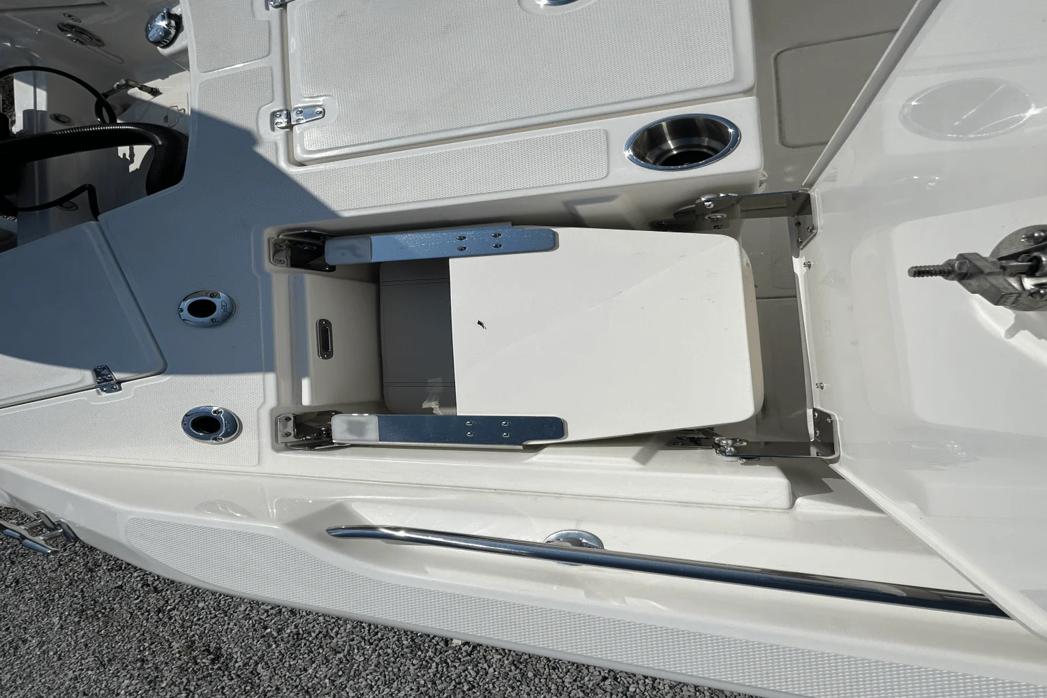 2026 Boston Whaler 250 Dauntless Image Thumbnail #8