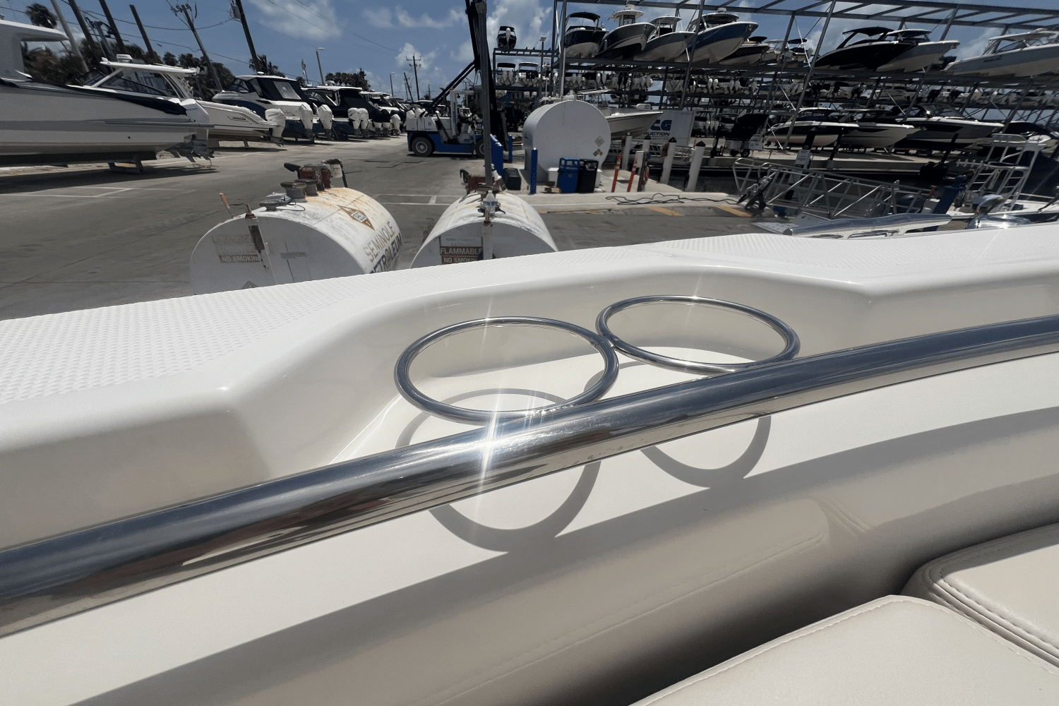 2025 Boston Whaler 250 Dauntless Image Thumbnail #11