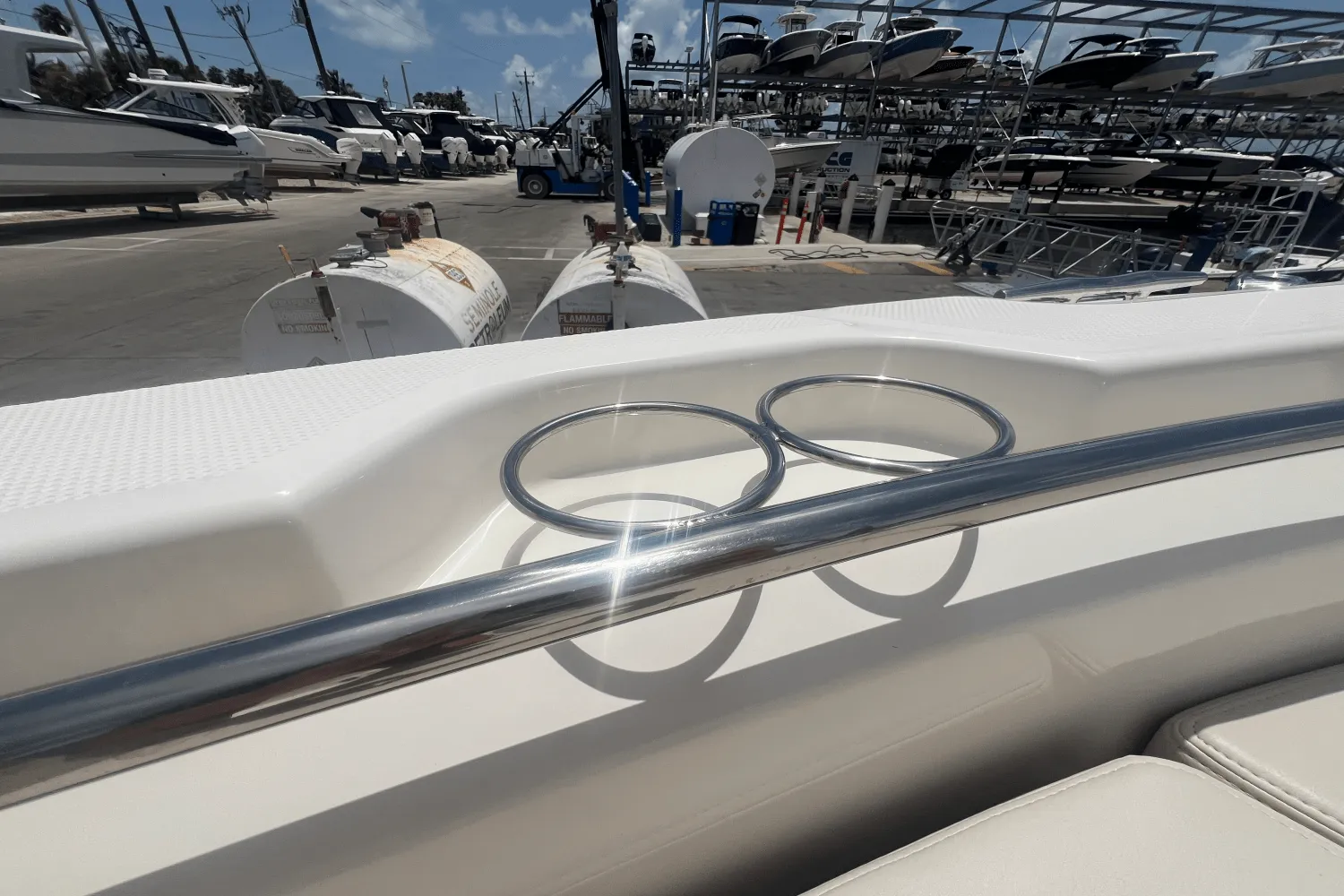 2025 Boston Whaler 250 Dauntless Image Thumbnail #11