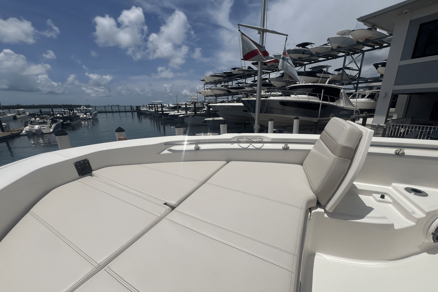 2025 Boston Whaler 250 Dauntless Image Thumbnail #9