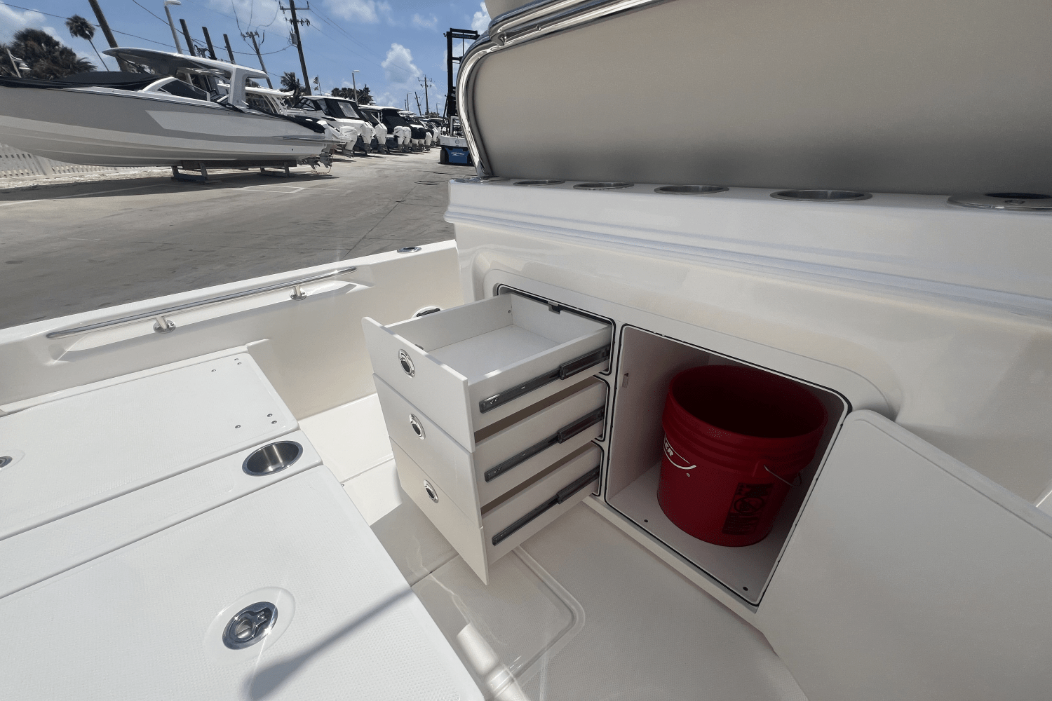 2025 Boston Whaler 250 Dauntless Image Thumbnail #21