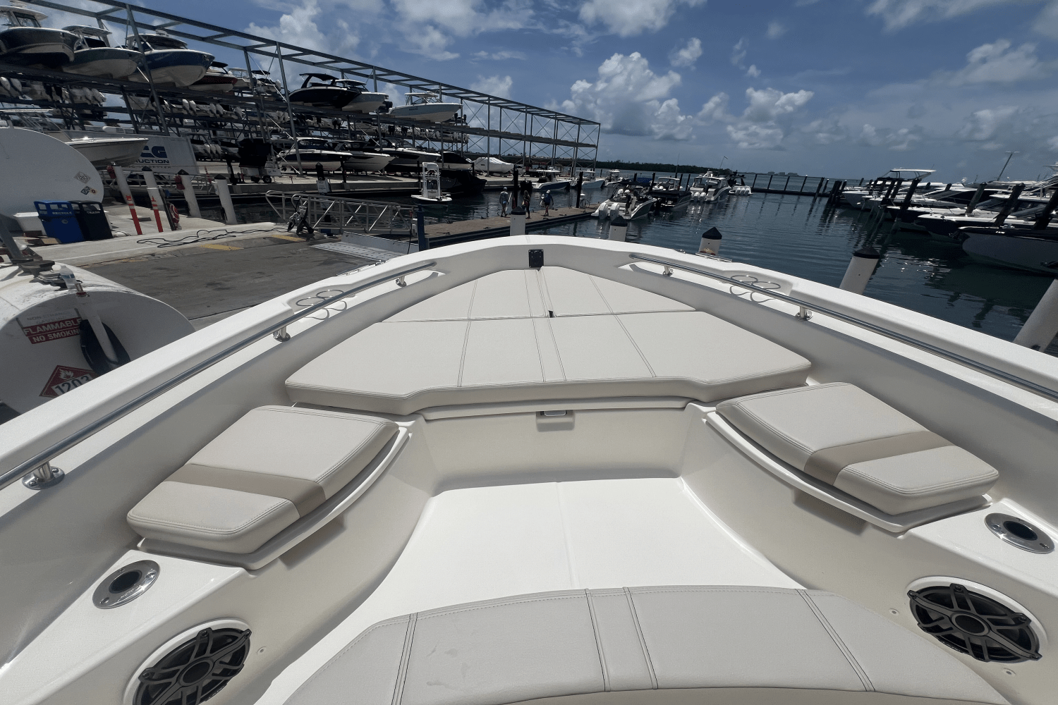 2025 Boston Whaler 250 Dauntless Image Thumbnail #7