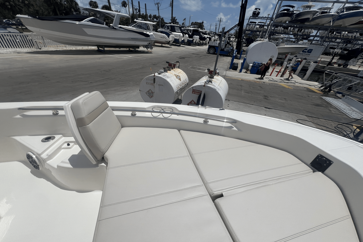 2025 Boston Whaler 250 Dauntless Image Thumbnail #8
