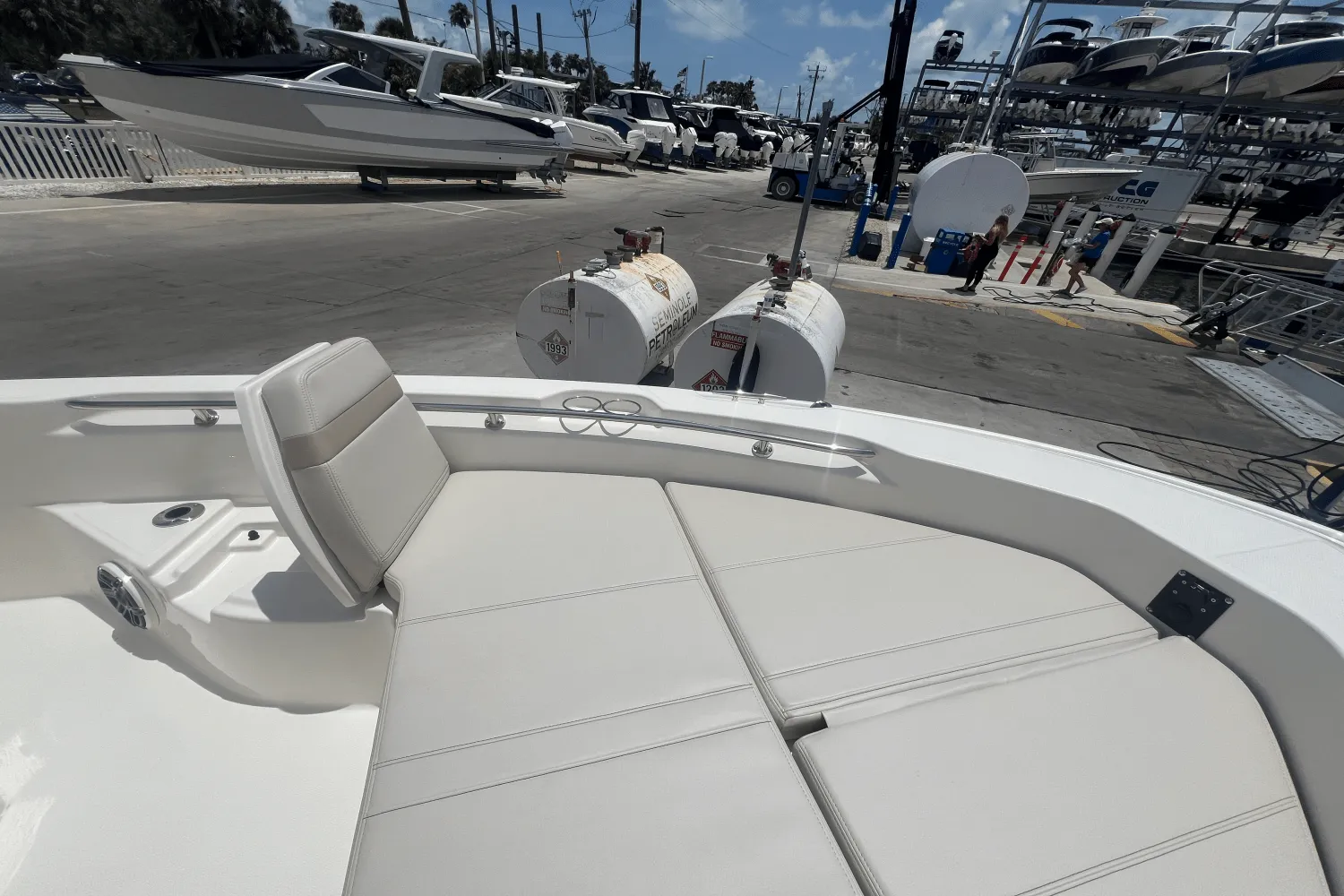 2025 Boston Whaler 250 Dauntless Image Thumbnail #8