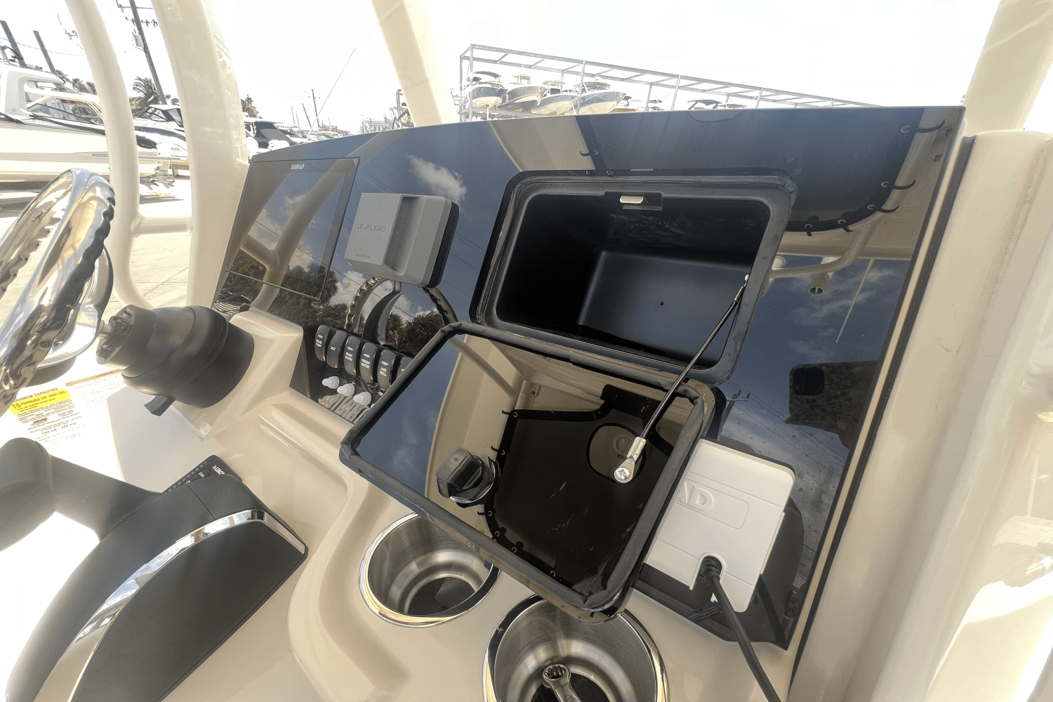 2025 Boston Whaler 250 Dauntless Image Thumbnail #34