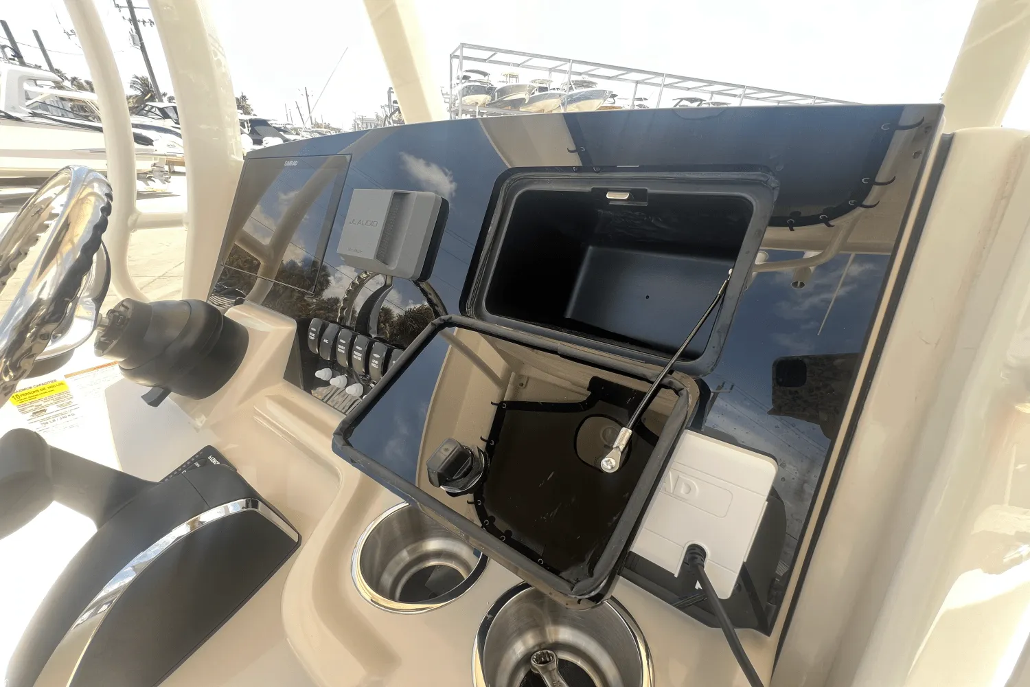 2025 Boston Whaler 250 Dauntless Image Thumbnail #34