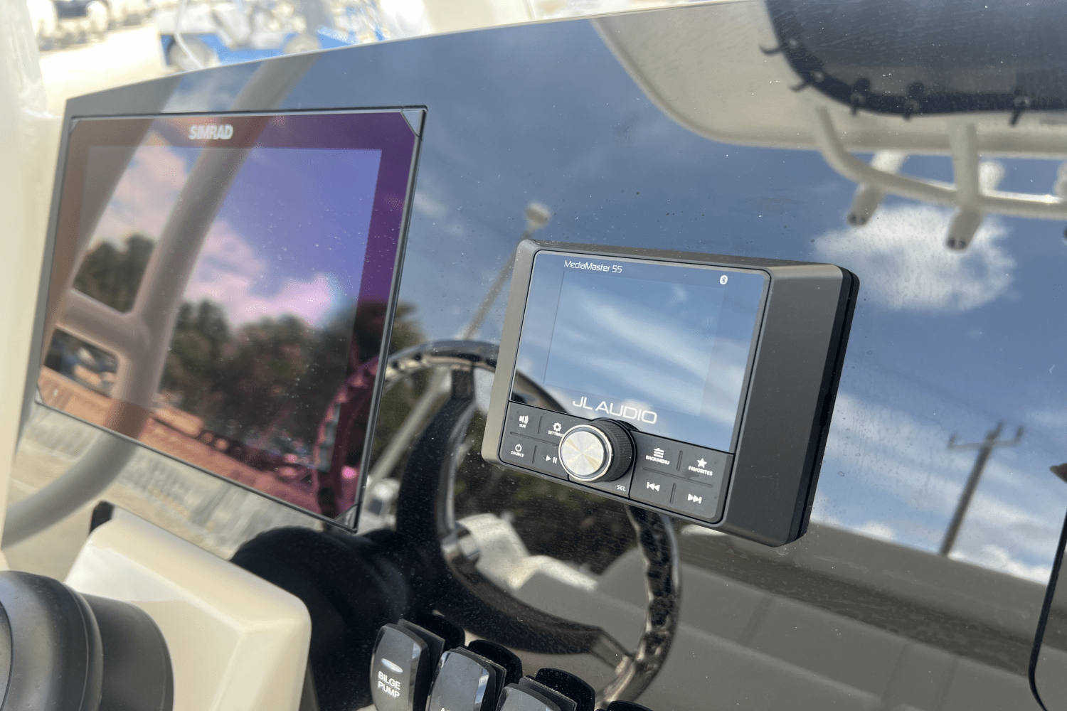 2025 Boston Whaler 250 Dauntless Image Thumbnail #16