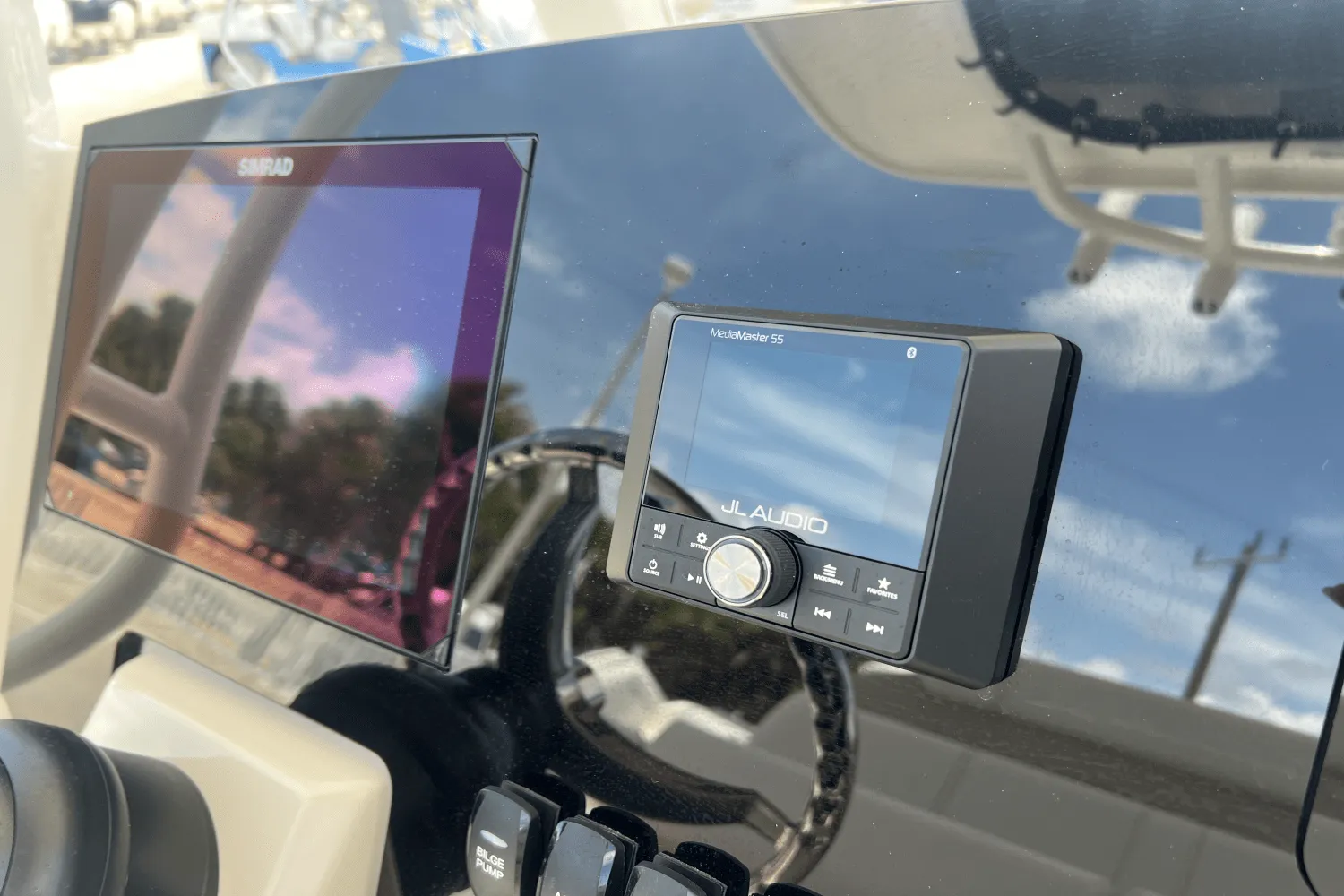 2025 Boston Whaler 250 Dauntless Image Thumbnail #16