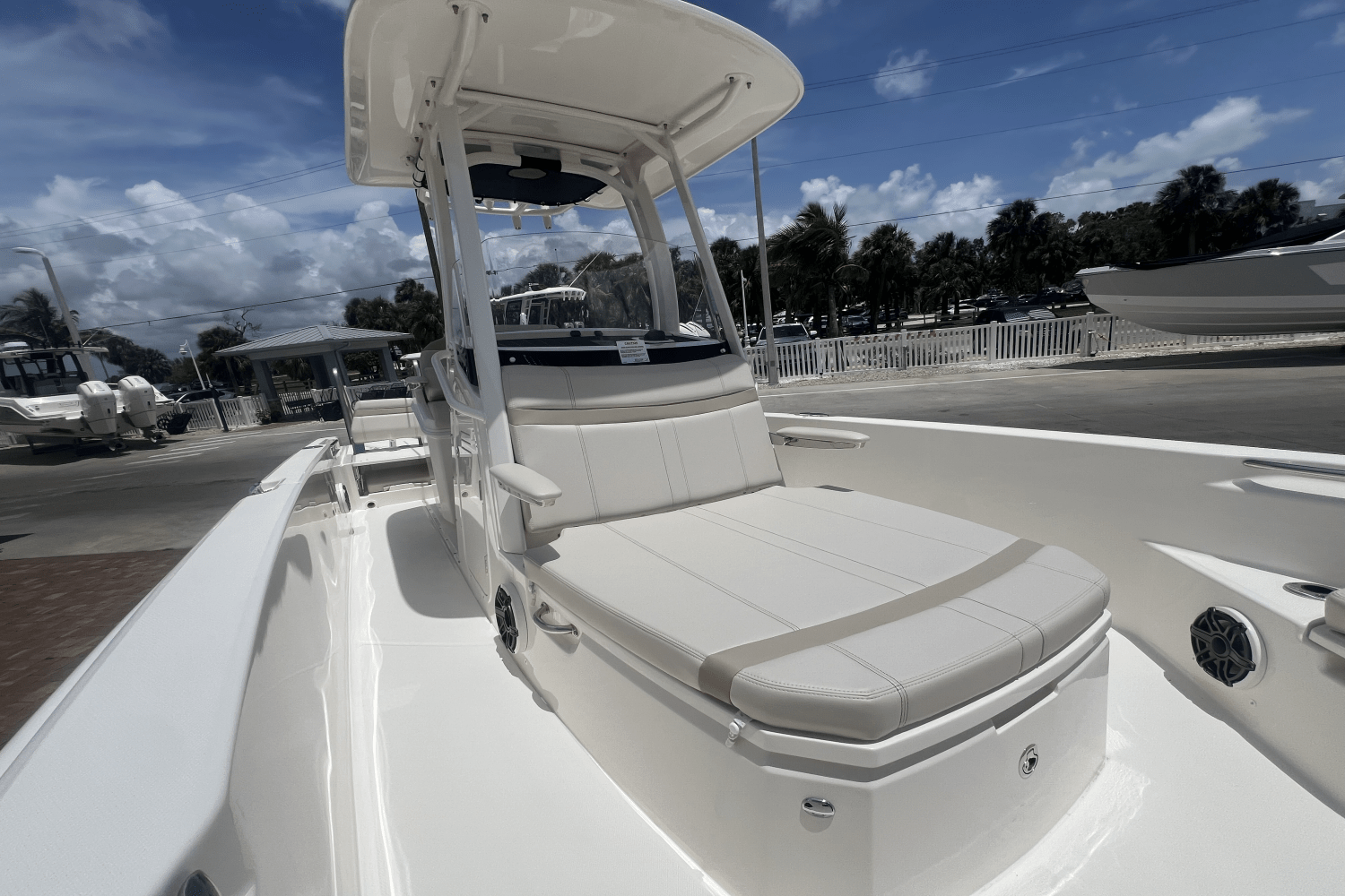 2025 Boston Whaler 250 Dauntless Image Thumbnail #5