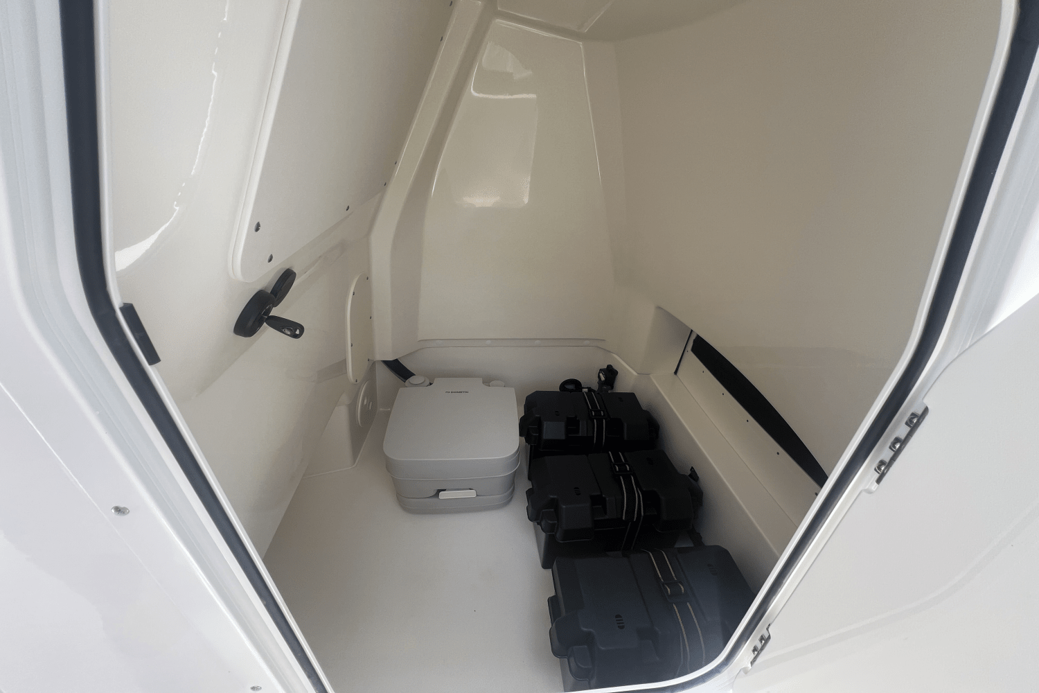 2025 Boston Whaler 250 Dauntless Image Thumbnail #17