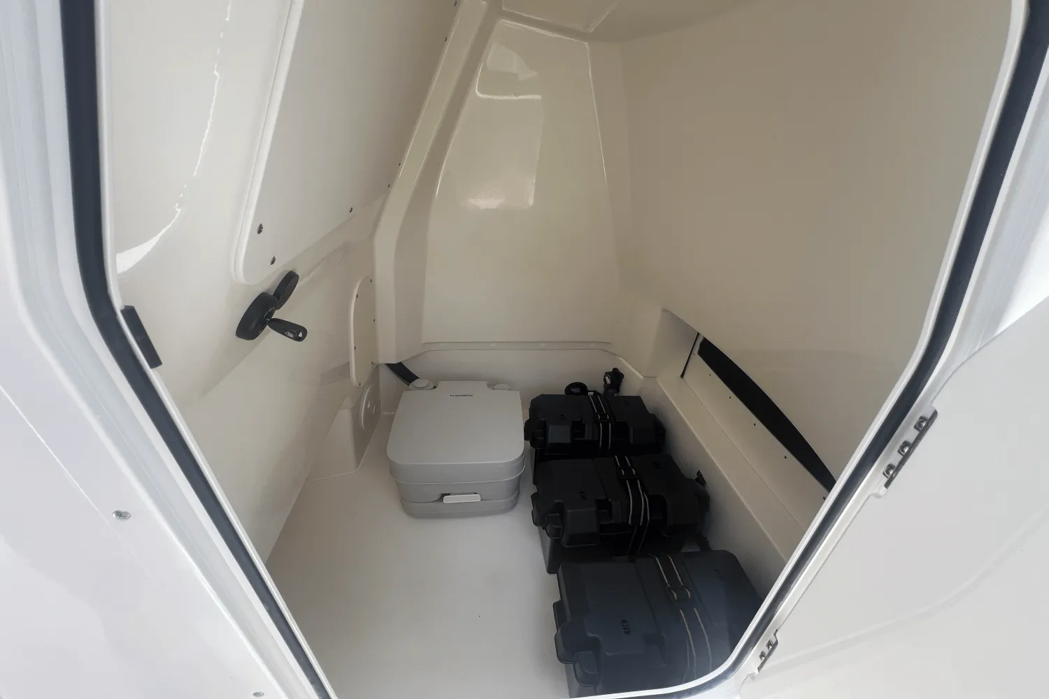 2025 Boston Whaler 250 Dauntless Image Thumbnail #17