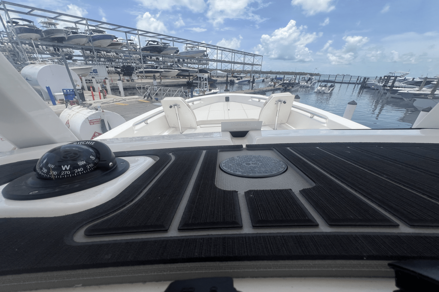 2025 Boston Whaler 250 Dauntless Image Thumbnail #15