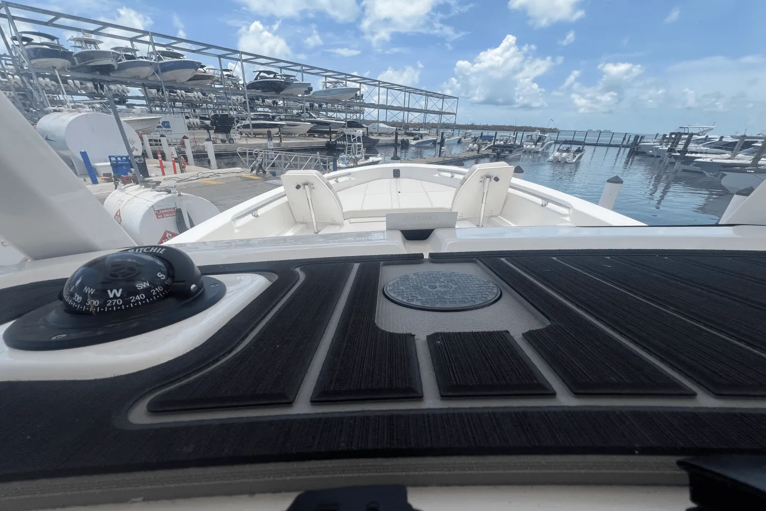 2025 Boston Whaler 250 Dauntless Image Thumbnail #15