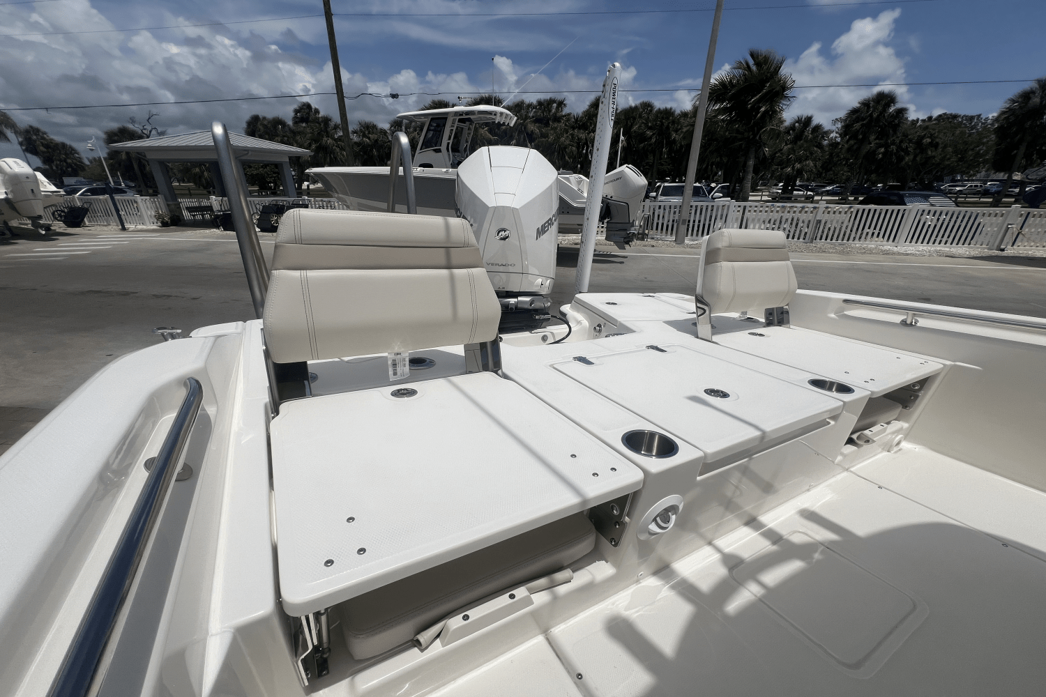 2025 Boston Whaler 250 Dauntless Image Thumbnail #19
