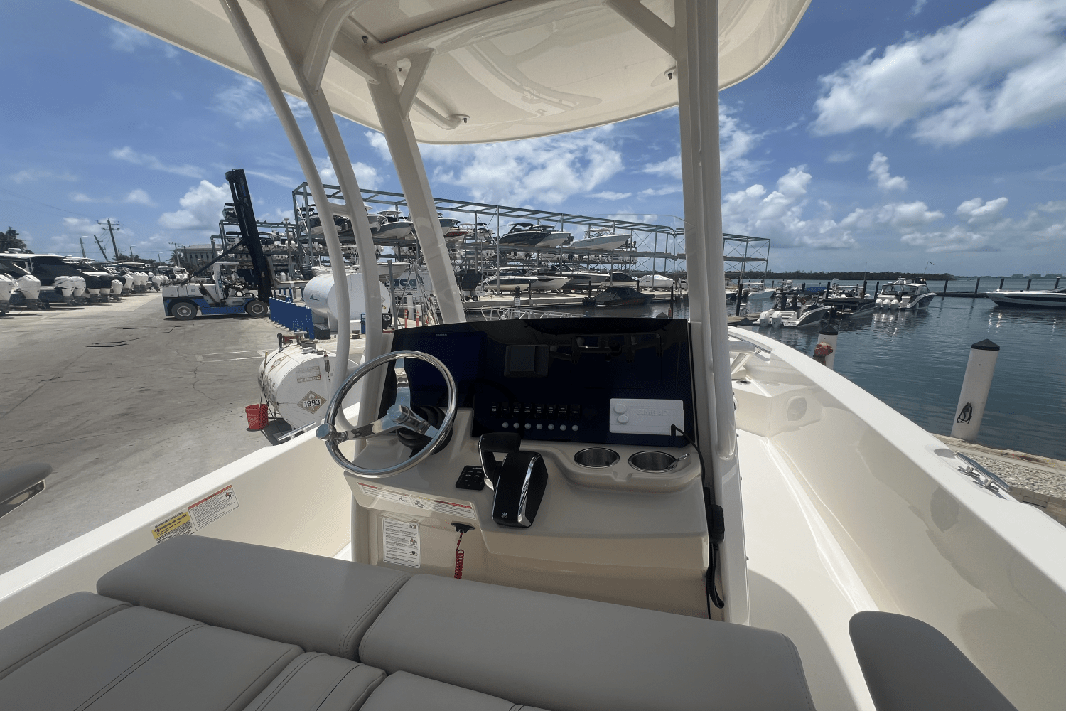 2025 Boston Whaler 250 Dauntless Image Thumbnail #31
