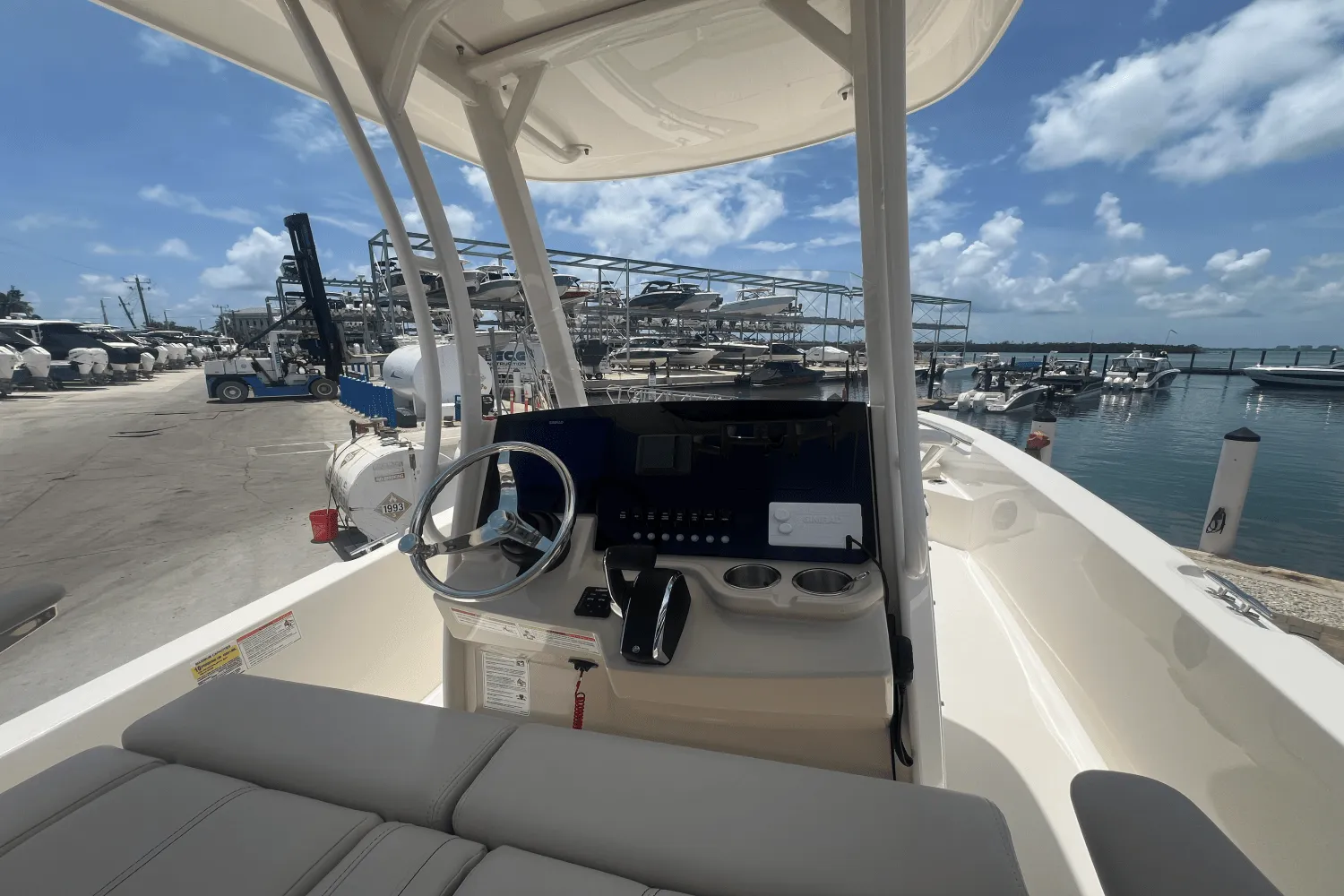 2025 Boston Whaler 250 Dauntless Image Thumbnail #31