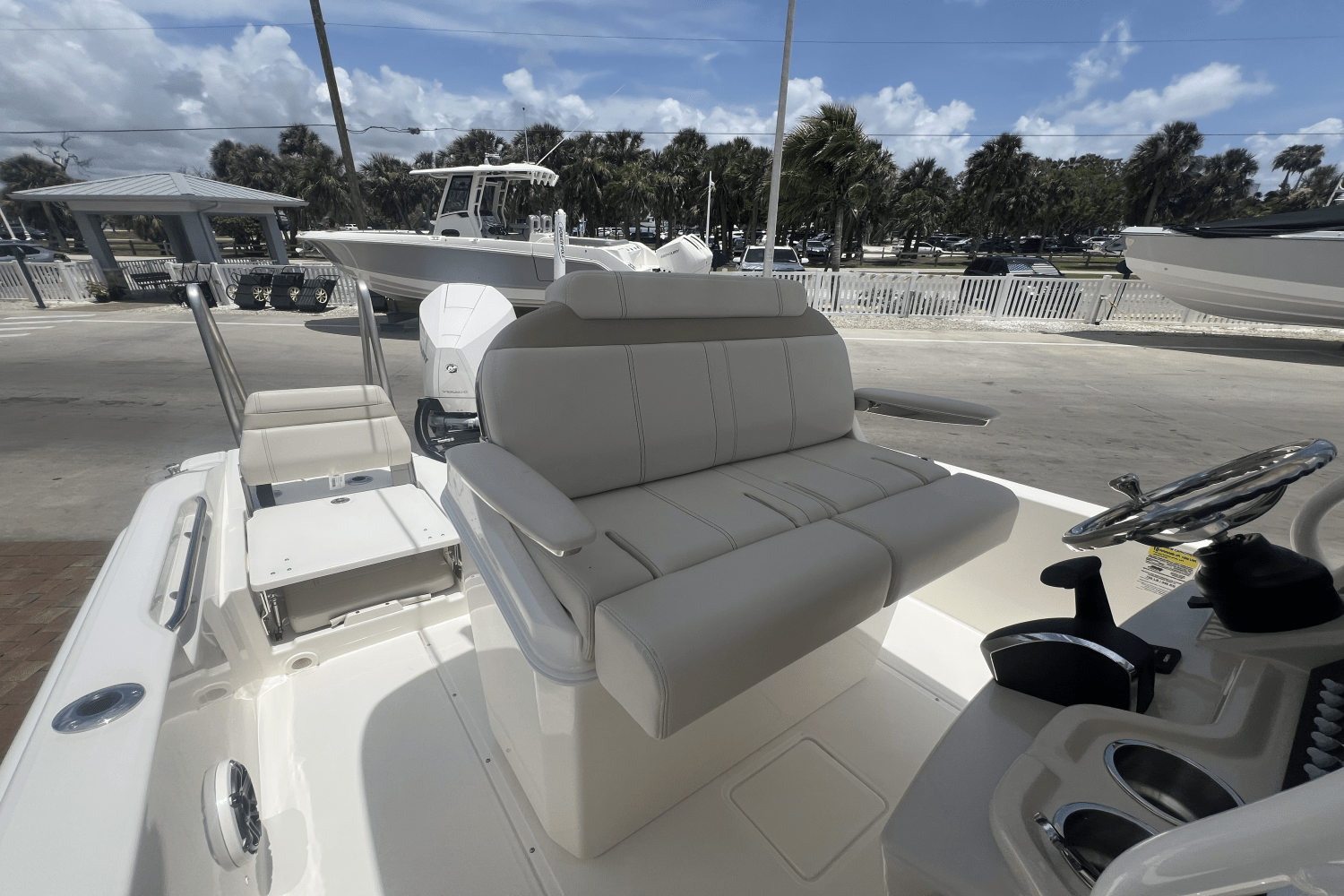 2025 Boston Whaler 250 Dauntless Image Thumbnail #35