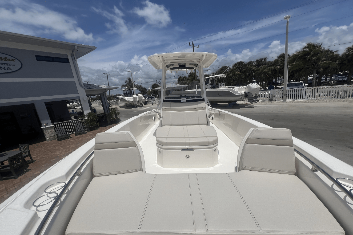 2025 Boston Whaler 250 Dauntless Image Thumbnail #10