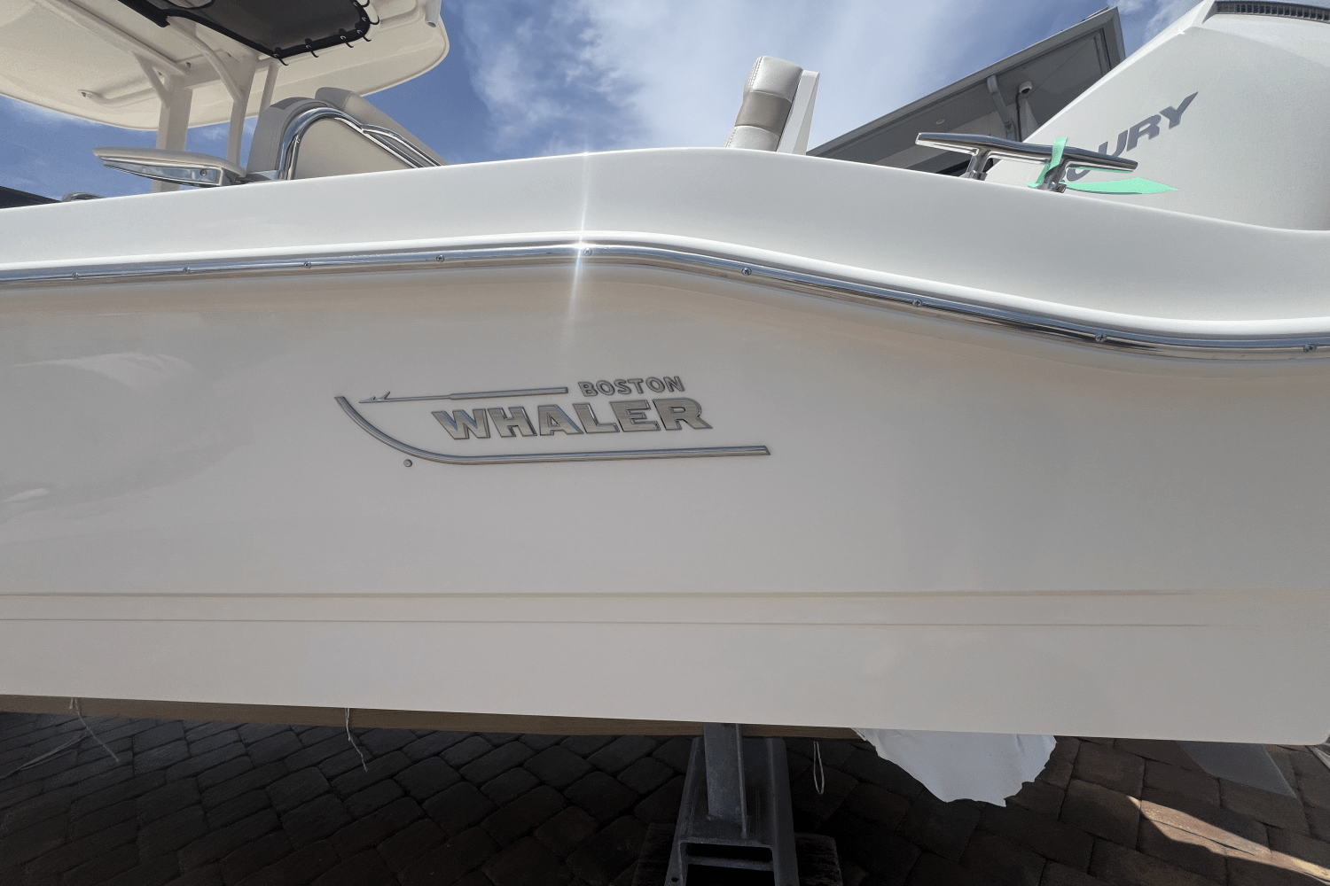 2025 Boston Whaler 250 Dauntless Image Thumbnail #3