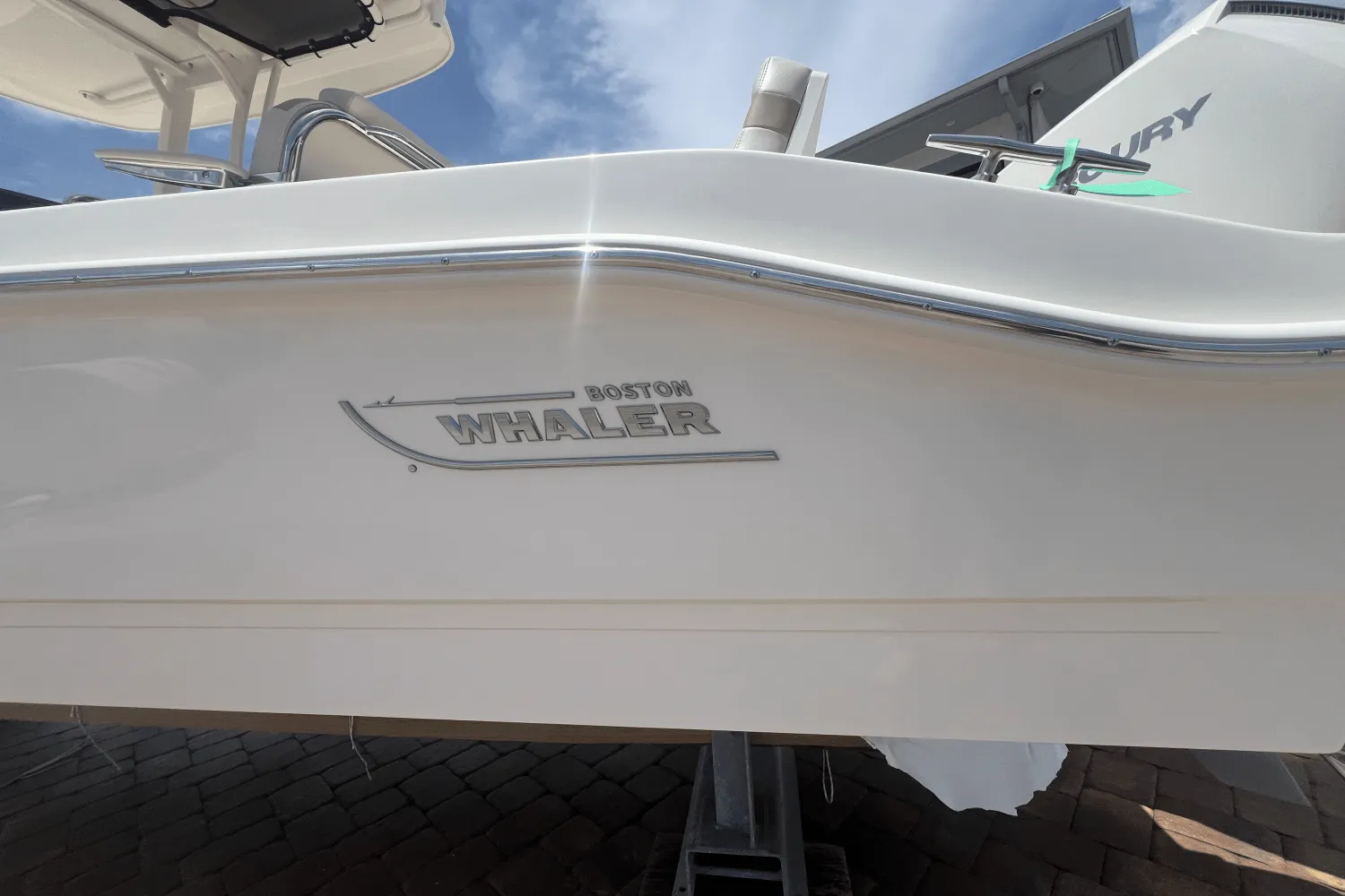 2025 Boston Whaler 250 Dauntless Image Thumbnail #3