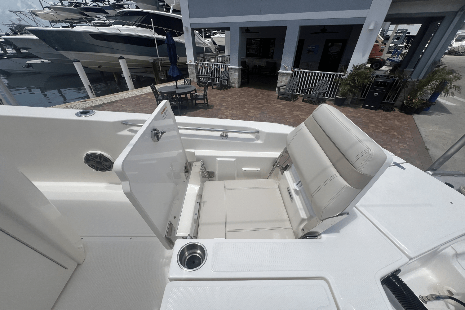 2025 Boston Whaler 250 Dauntless Image Thumbnail #23
